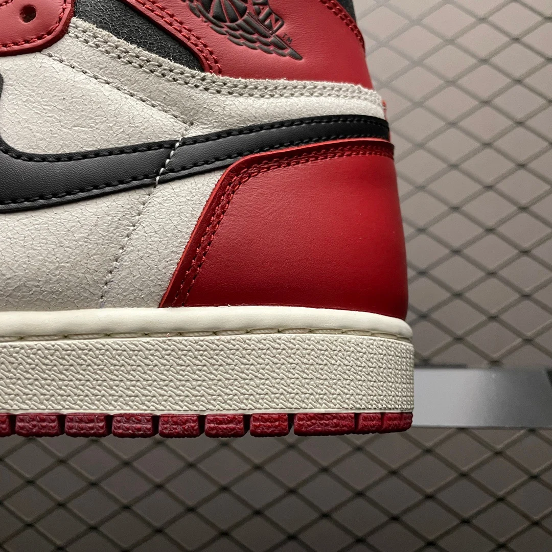 Air Jordan 1 High | Chicago Lost and Found | DZ5485-612