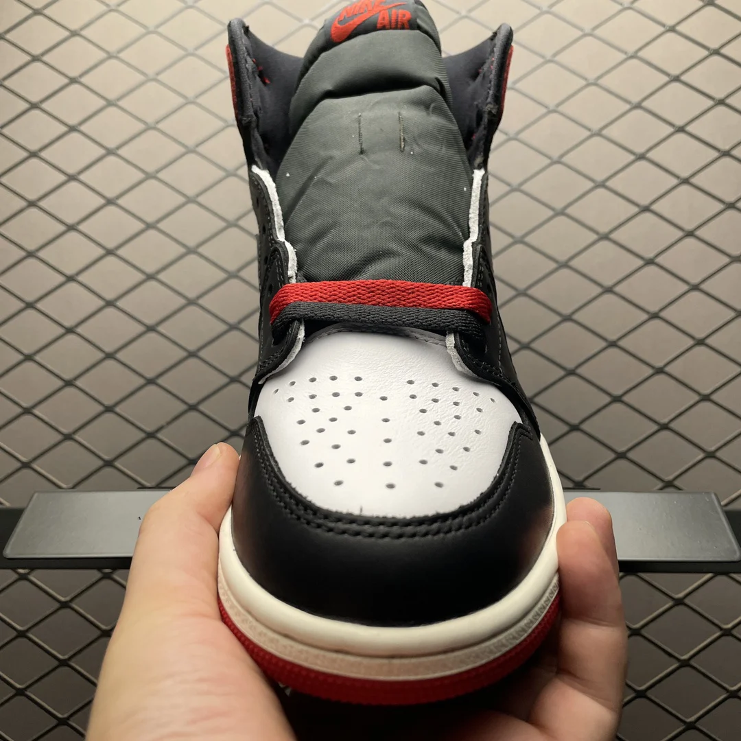 Air Jordan 1 High | Black Toe | DZ5485-106