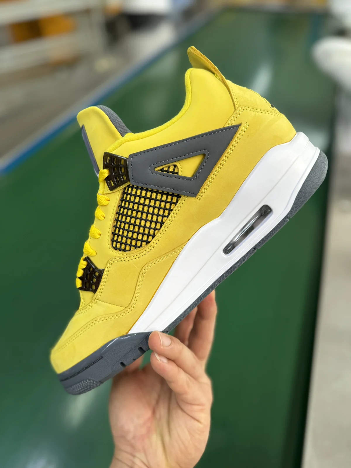 Air Jordan 4 High | Tour Yellow / Lightning | CT8527-700