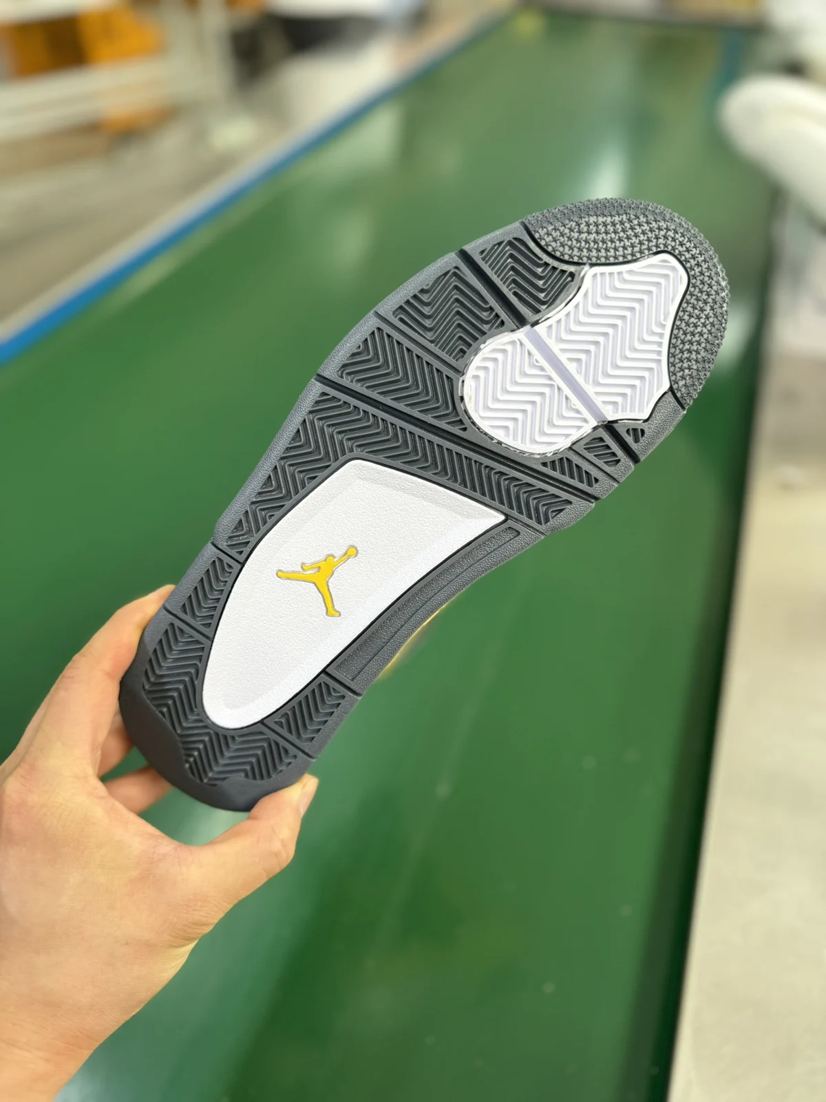 Air Jordan 4 High | Tour Yellow / Lightning | CT8527-700