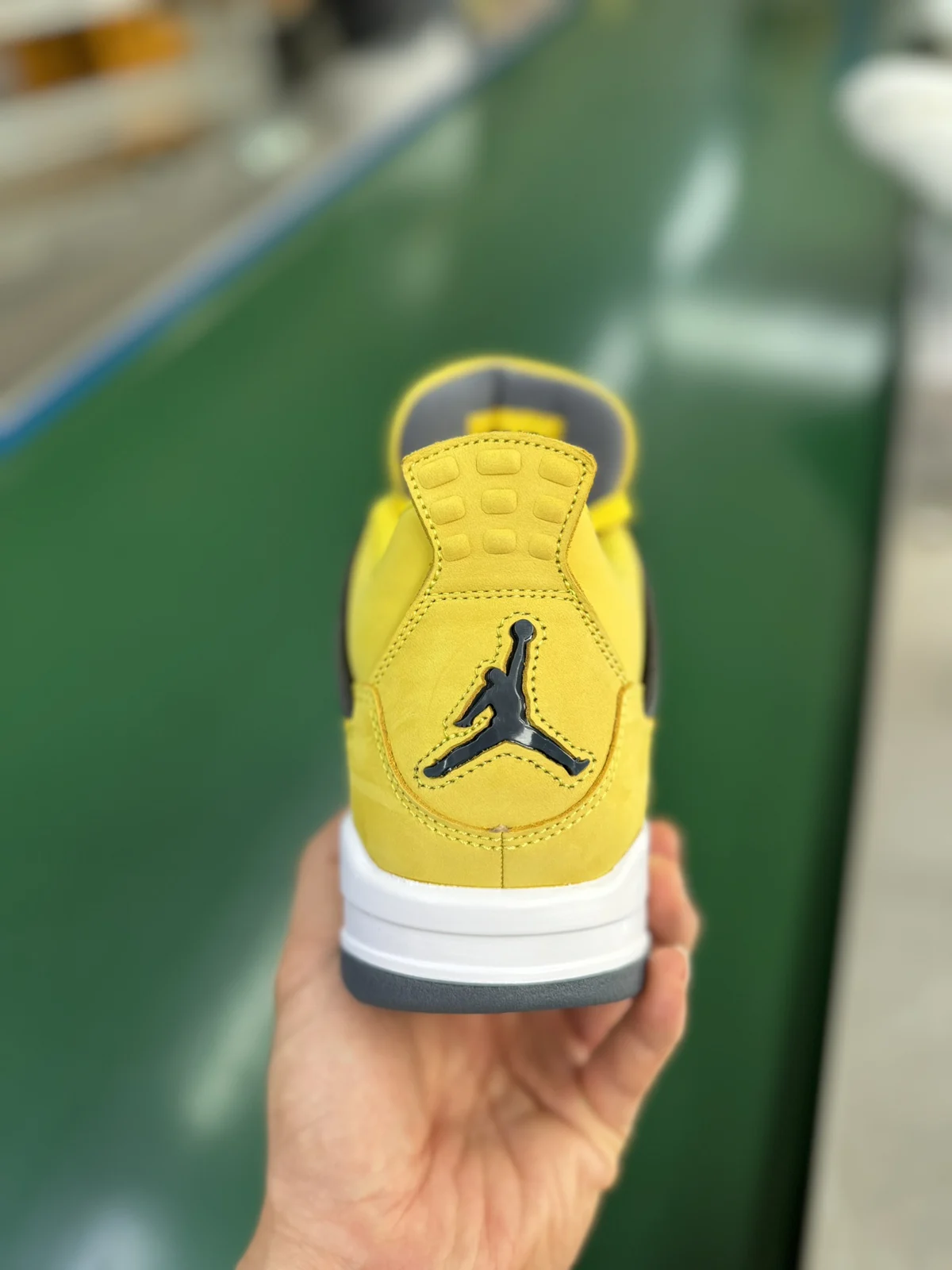 Air Jordan 4 High | Tour Yellow / Lightning | CT8527-700