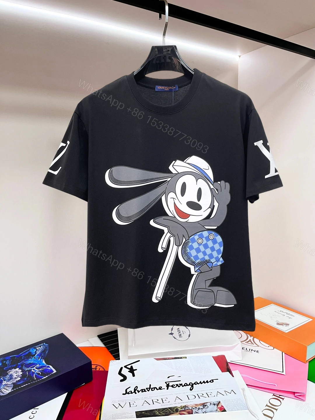 LV 高仿男款卡通兔印花短袖T恤 黑色趣味潮流款 — view 1