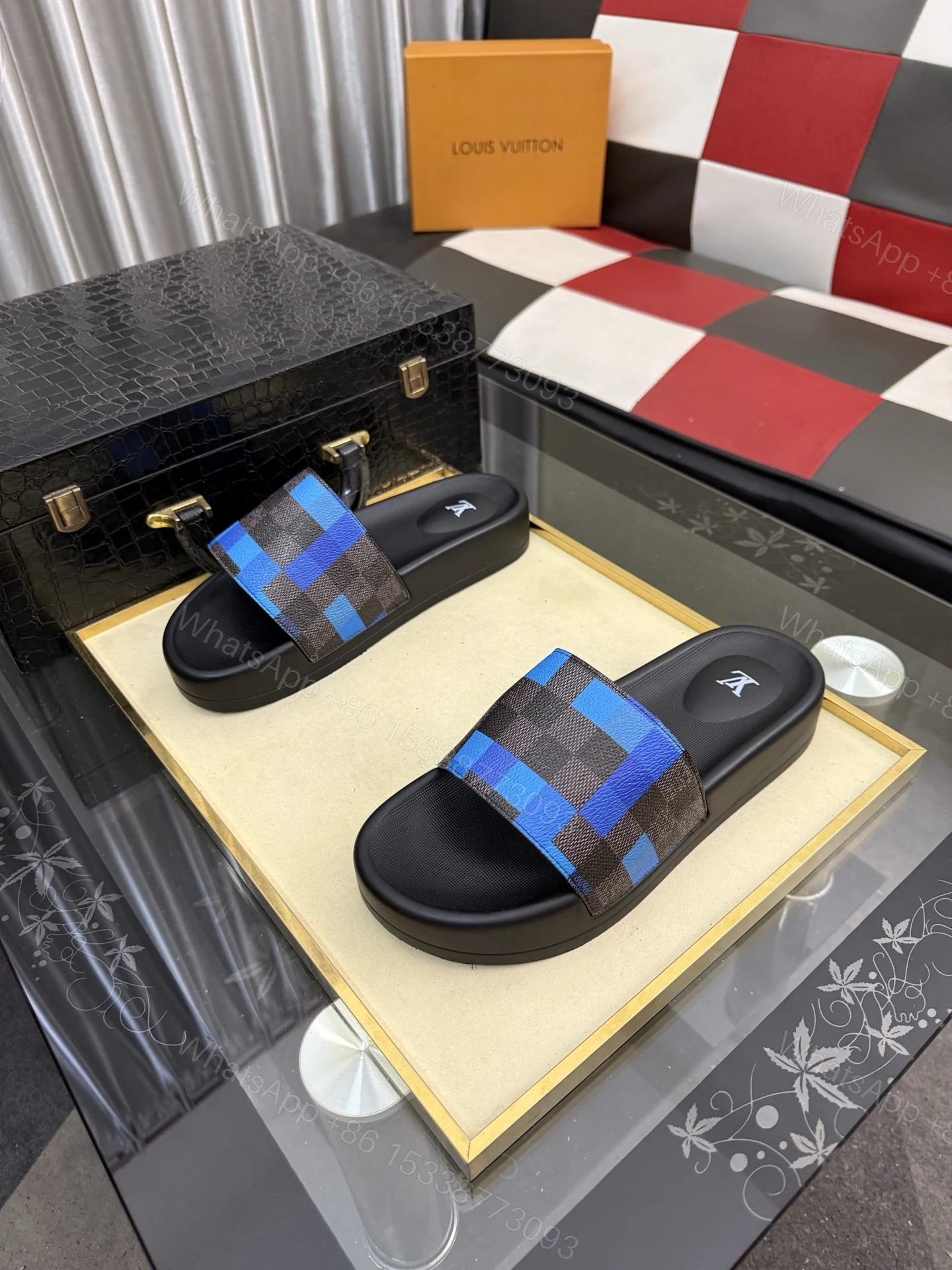 LV A貨 男款拖鞋 藍格拼接設計 時尚休閒款 — view 1