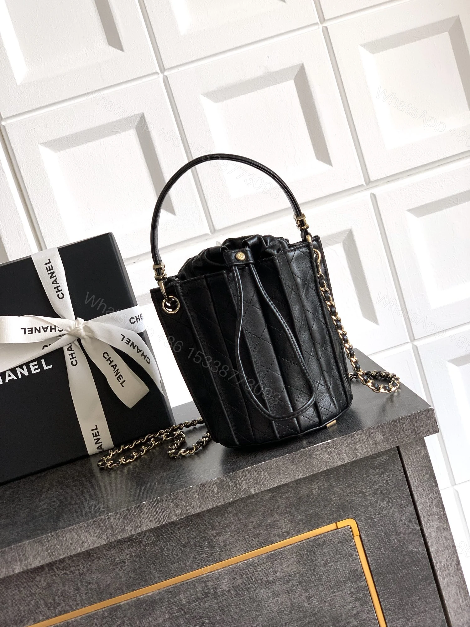 Chanel 高仿水桶包 黑色小圓桶設計 經典鏈條百搭款 — view 1
