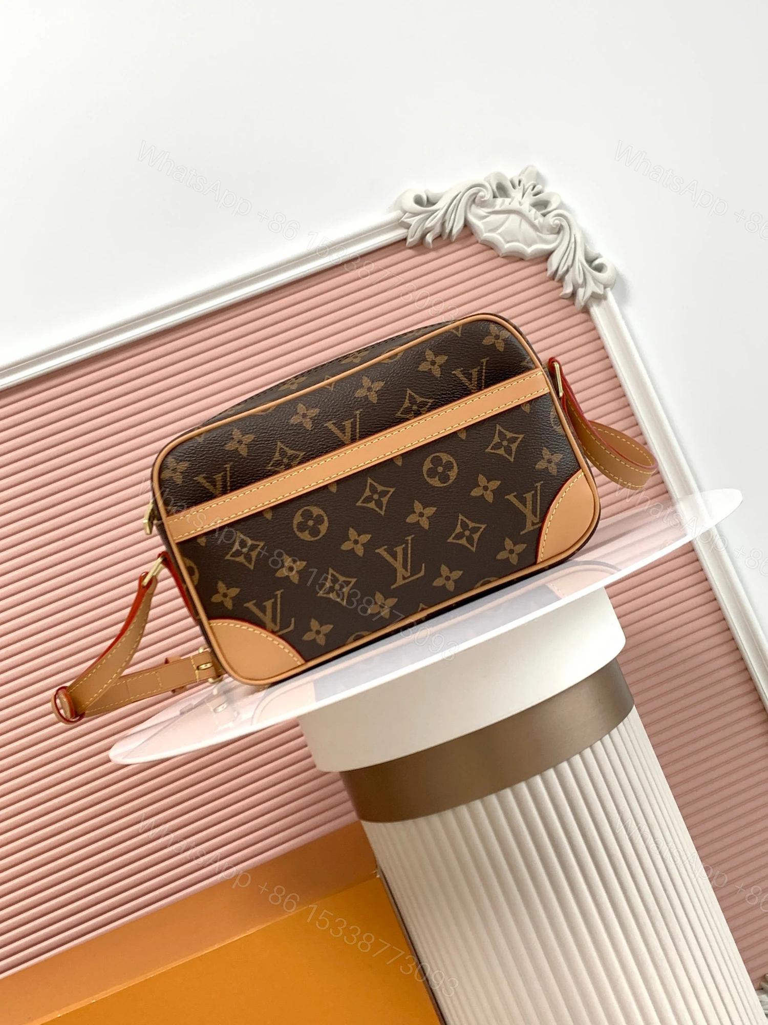 LV 高仿 Monogram 郵差相機包 復古百搭款 — view 1