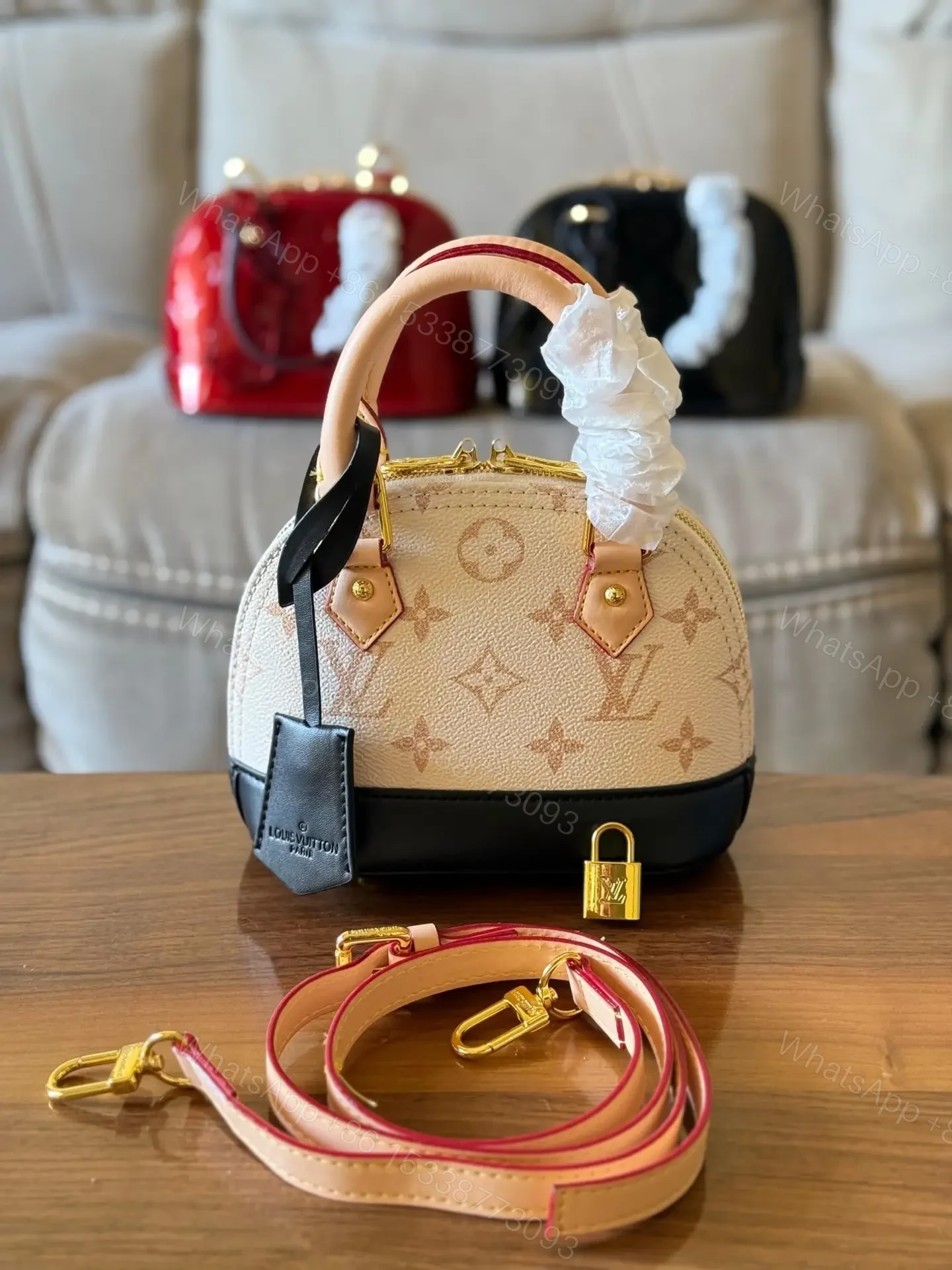 LOUIS VUITTON Classic Bag — view 1