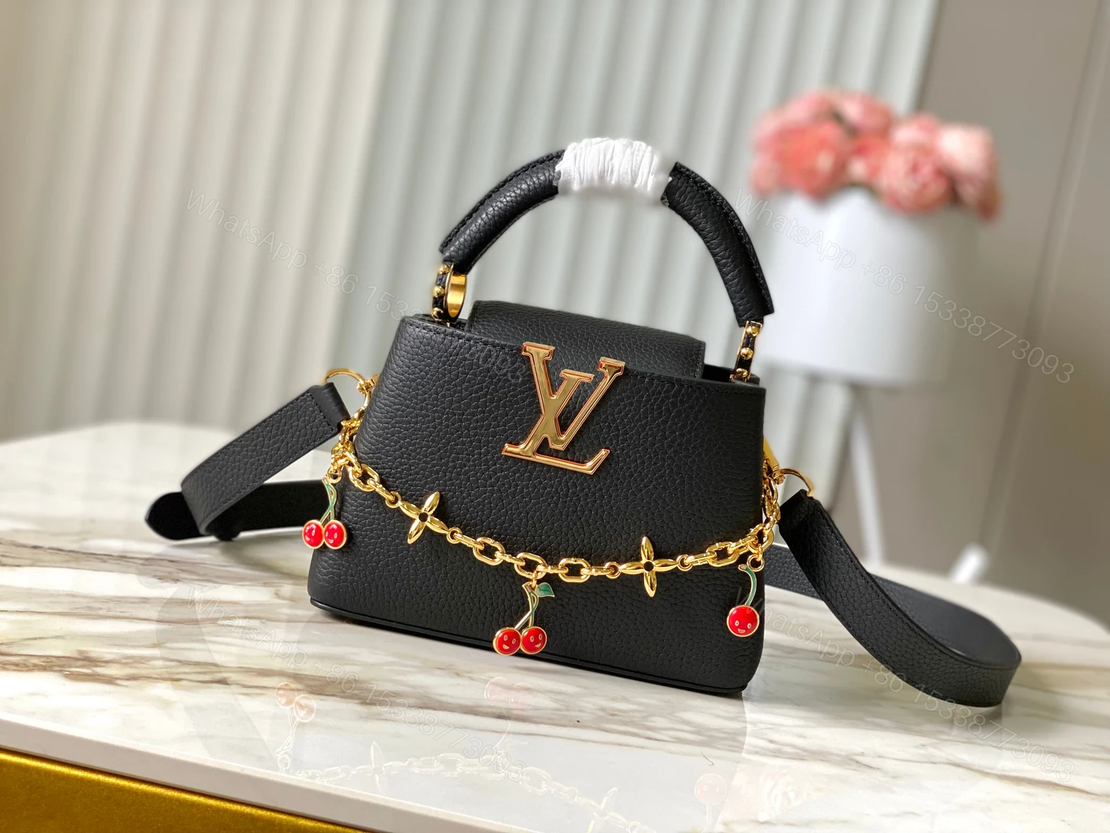 LV A貨M13714 Capucines黑色櫻桃女款手提包鏈條百搭設計 — view 1