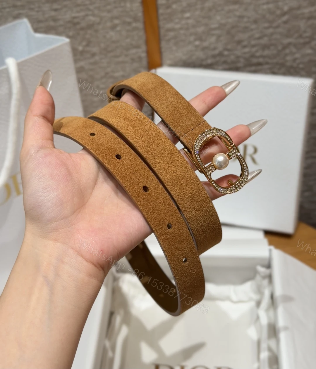 Dior高仿女士CD珍珠麂皮細腰帶焦糖色復古質感優雅百搭款 — view 1