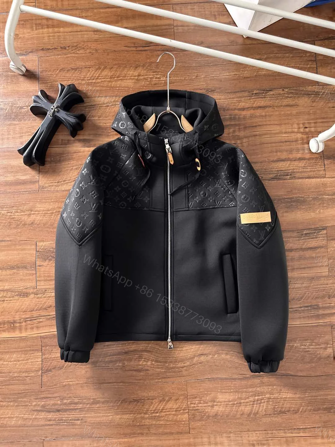 LV高仿黑色Monogram拼接連帽外套 防風保暖夾克精品款 — view 1