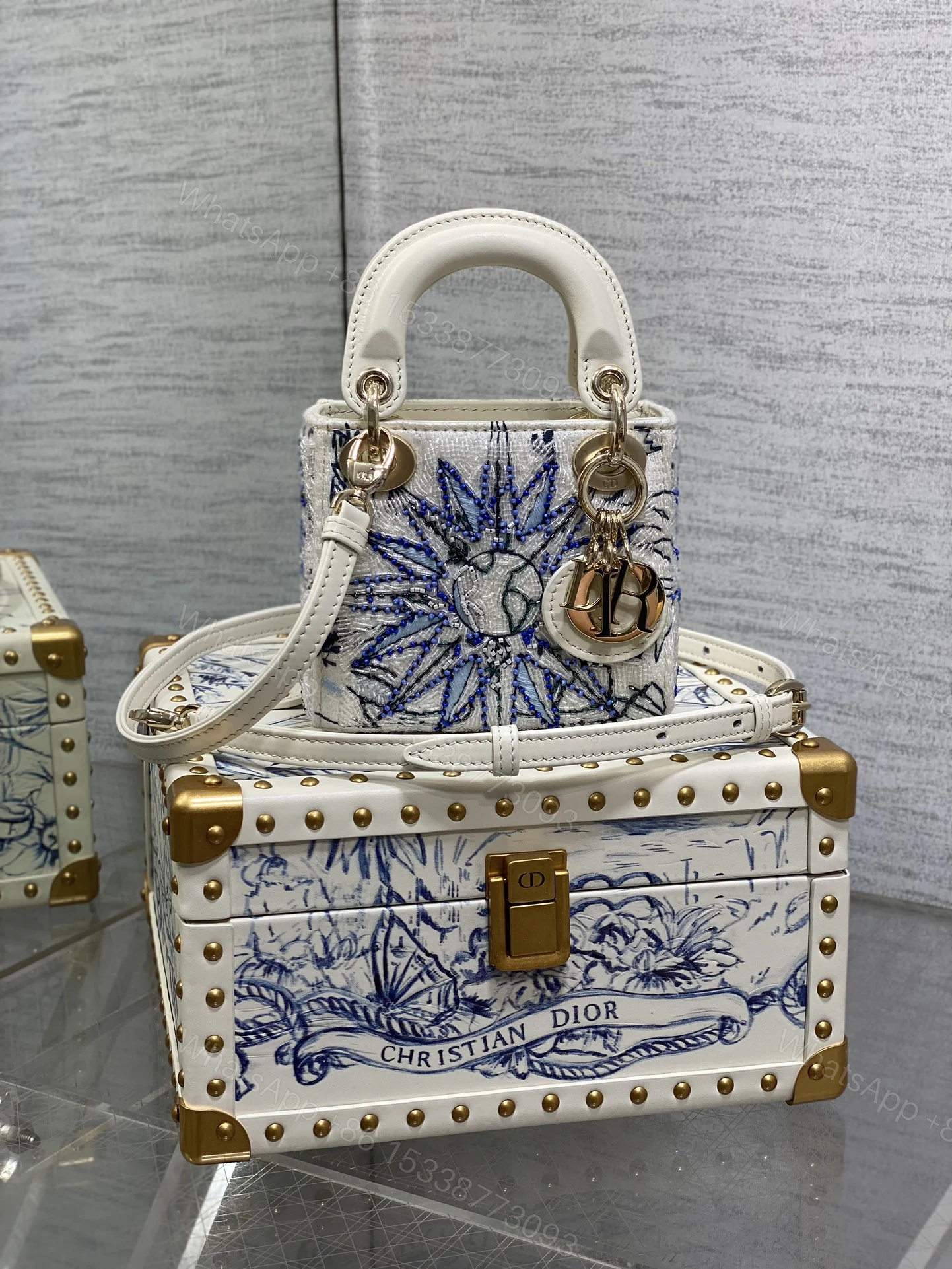 Dior 高仿自由女神迷你包 藍白刺繡藝術主題限量收藏款 — view 1