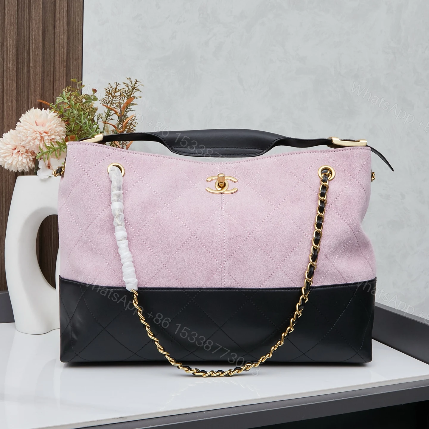 Chanel 高仿 女款雙色大容量肩背包 柔霧粉搭配黑色底部 2025輕奢風 — view 1