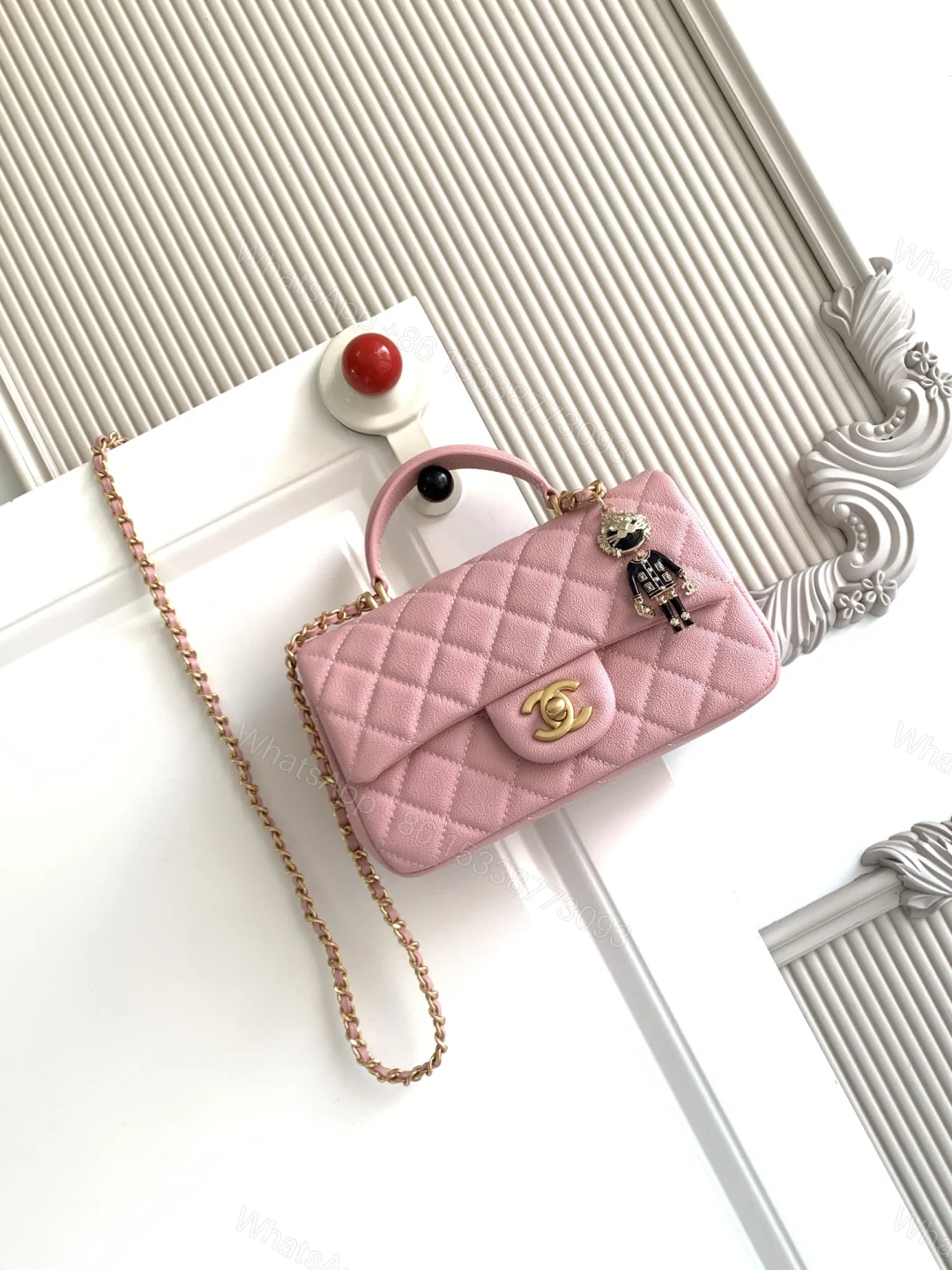 CHANEL 粉色菱格紋原單口蓋包 迷你手提鏈條包 — view 1