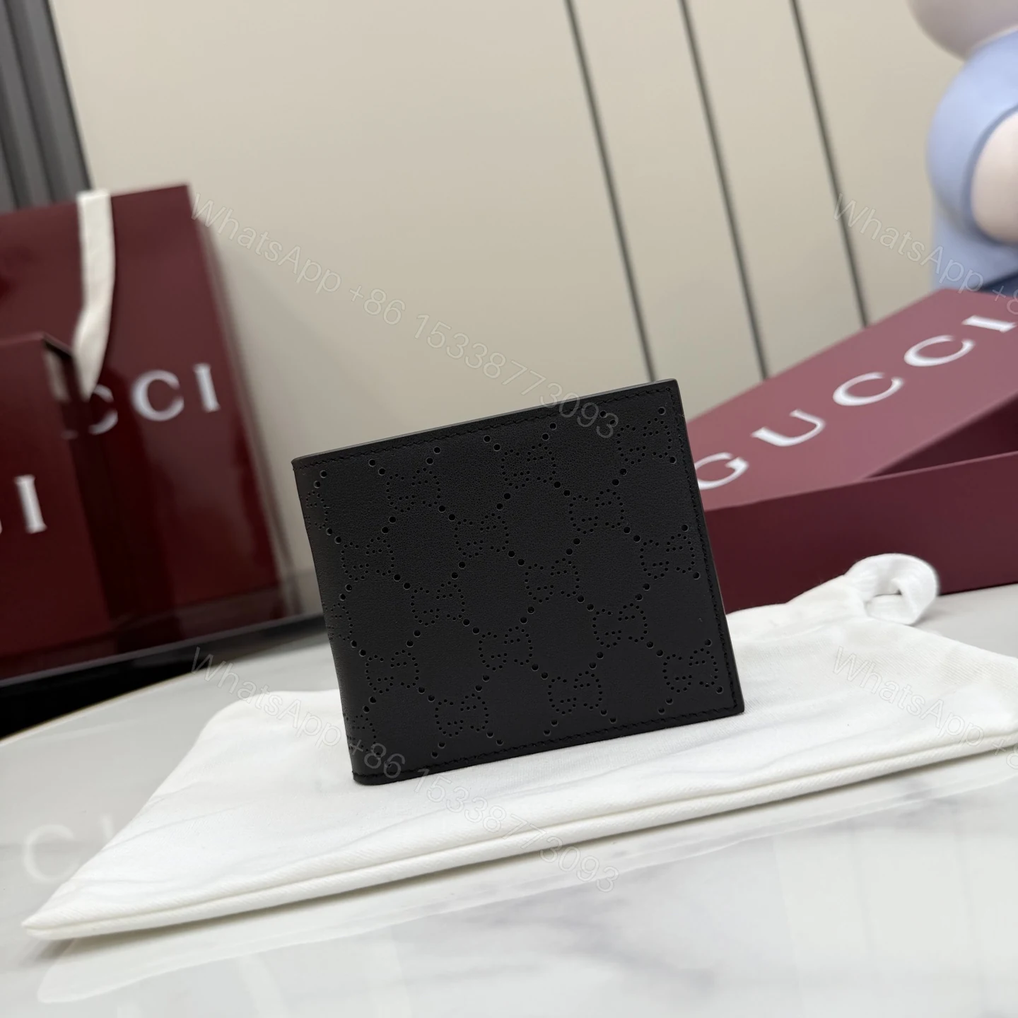 Gucci高仿GG壓紋雙折短夾男士款黑色低調輕薄精品皮夾 — view 1