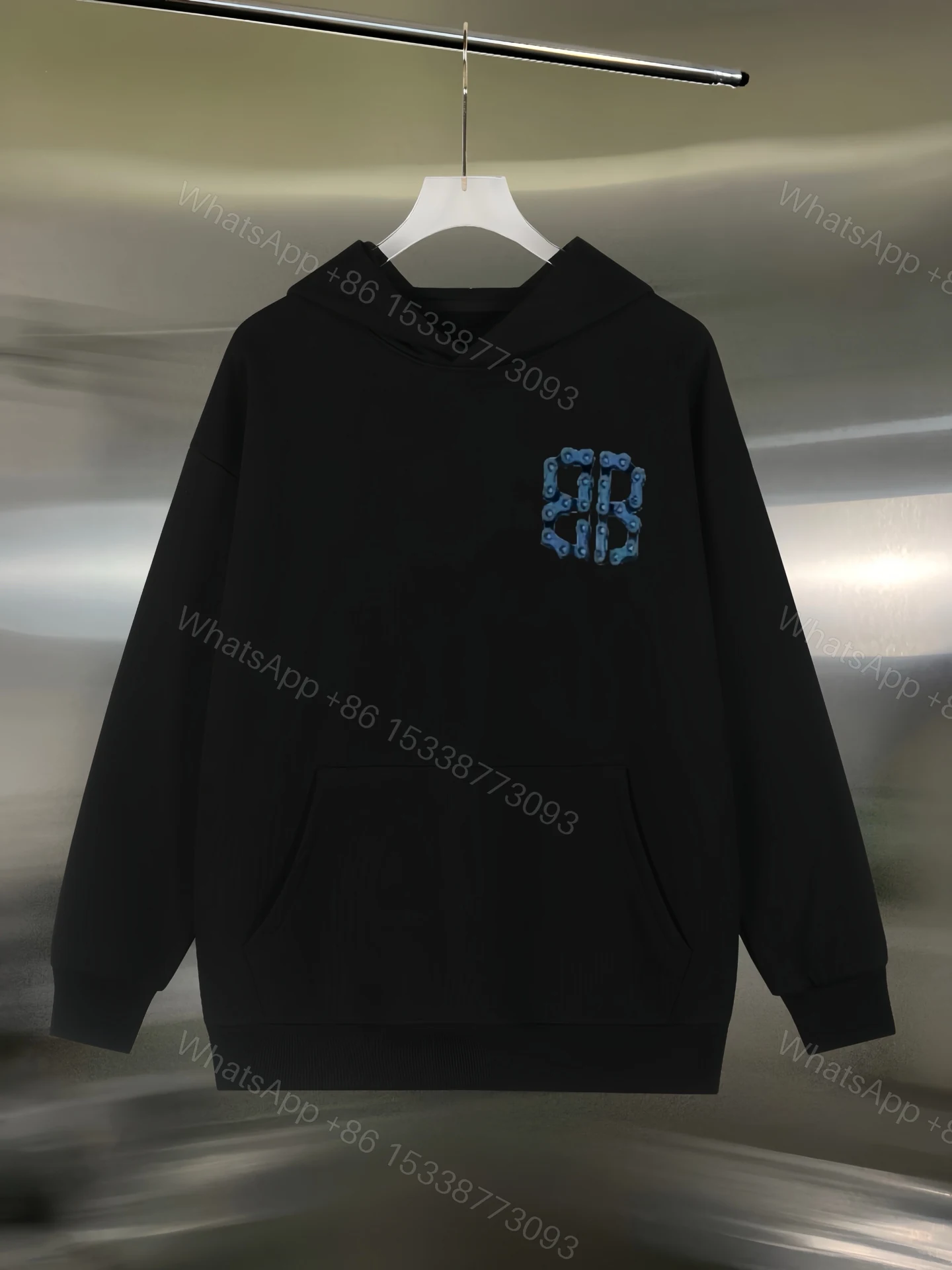 Balenciaga高仿黑色帽T 鏈條感BB Logo設計 運動街頭兩用款 — view 1