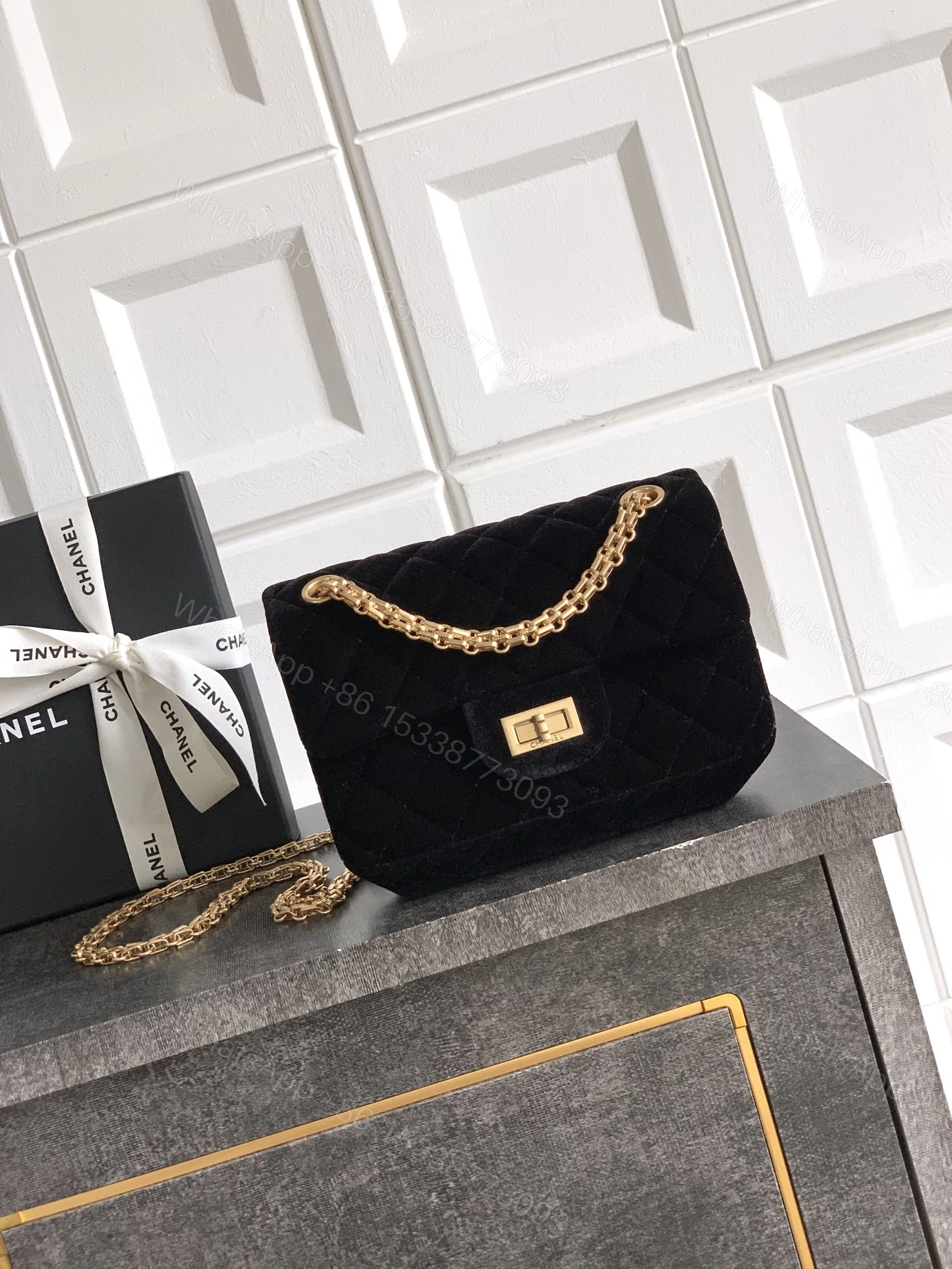 CHANEL A貨 黑色天鵝絨小型菱格鏈條包 低調經典款 — view 1