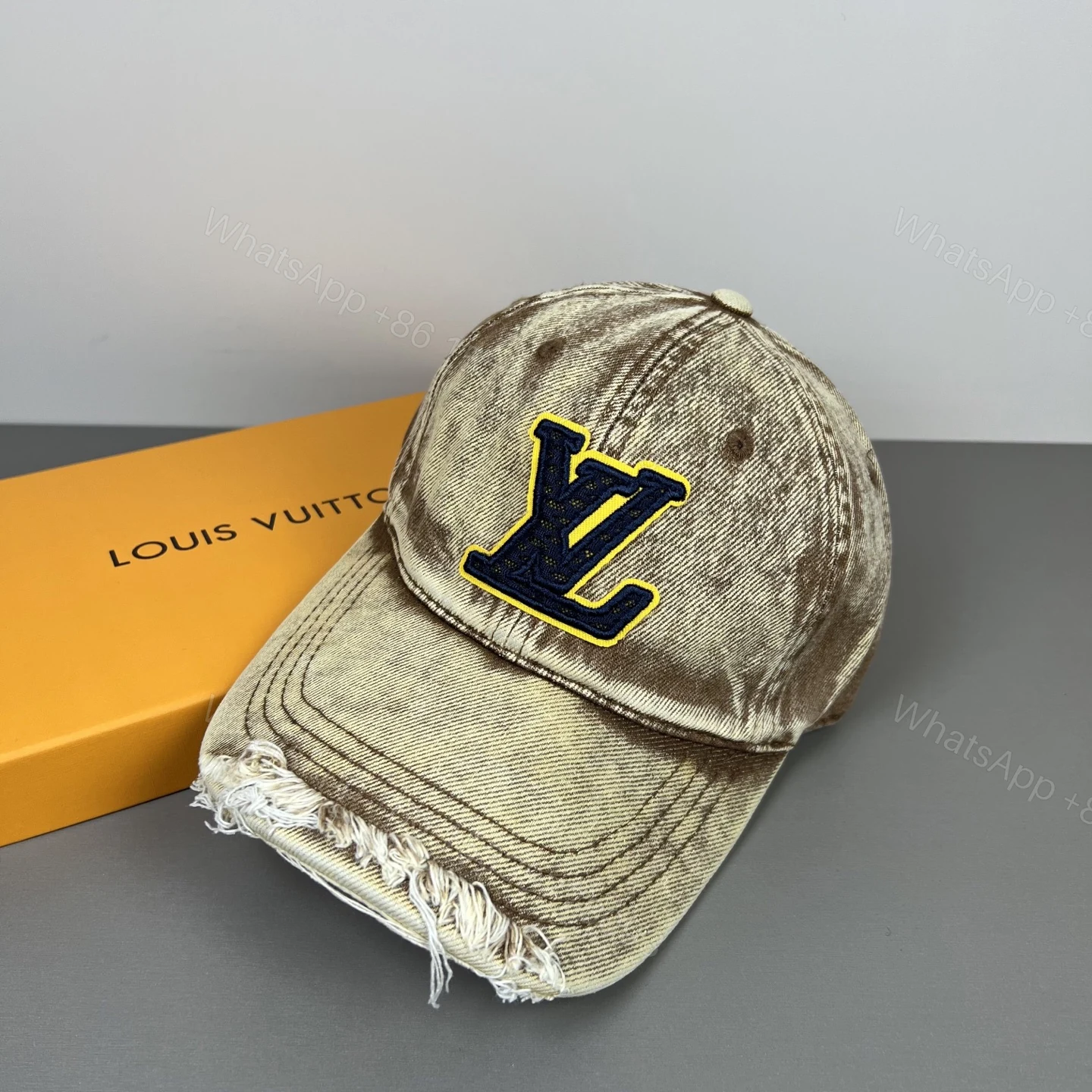 LV 原單 卡其色洗水牛仔帽 大字母貼布復古設計鴨舌帽 — view 1