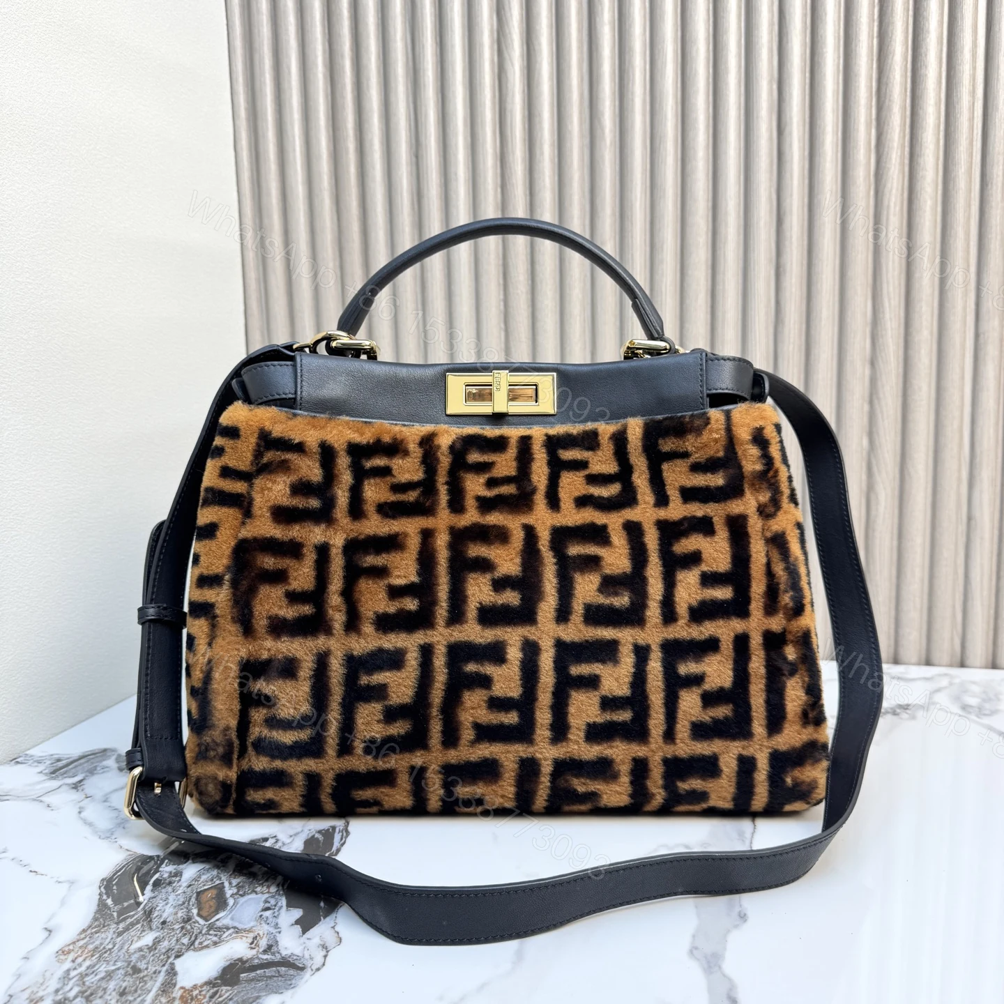 Fendi 原單 Peekaboo 毛絨拼接手提包 FF老花圖案斜背包 — view 1