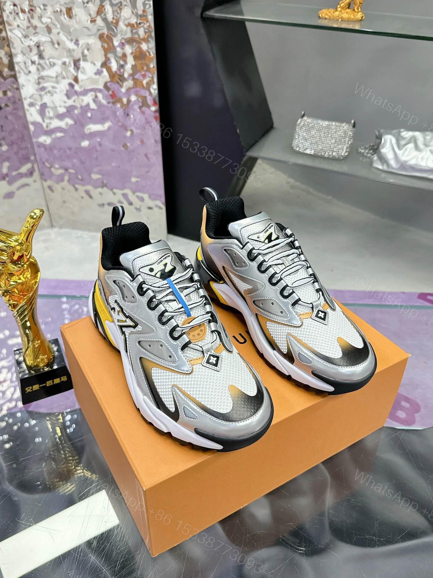 LV 高仿運動鞋 銀灰黃配色 潮流百搭舒適休閒鞋 — view 1