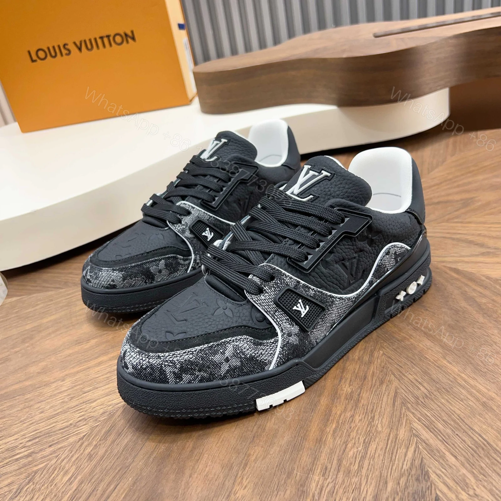 LV 一比一 男款 Trainer 全黑丹寧拼接鞋 低調質感精品運動鞋 — view 1