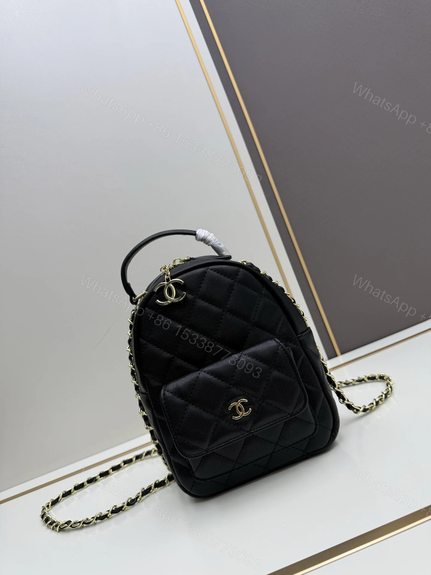 Chanel A貨女用迷你後背包 黑色鍊條設計 可手提斜背百搭小型包款 — view 1