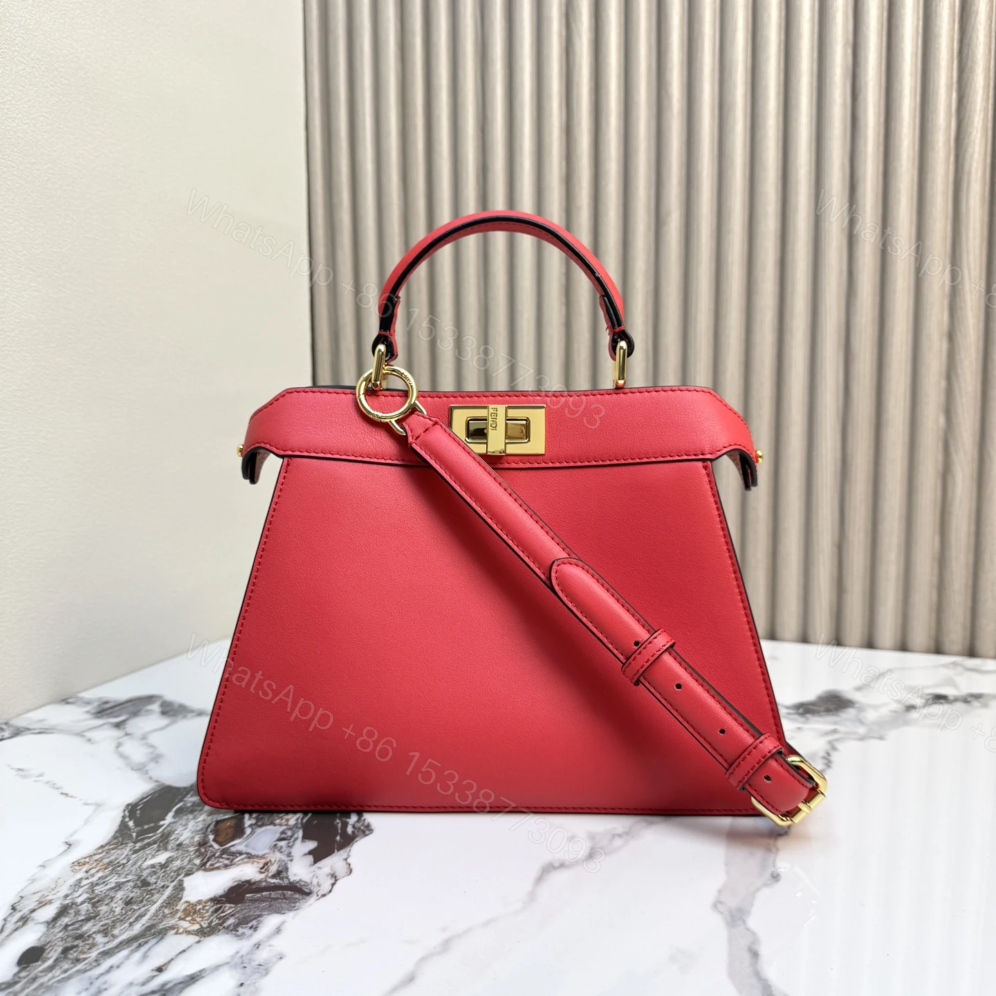FENDI 復刻 Peekaboo 手提包 經典紅色牛皮斜背款 — view 1
