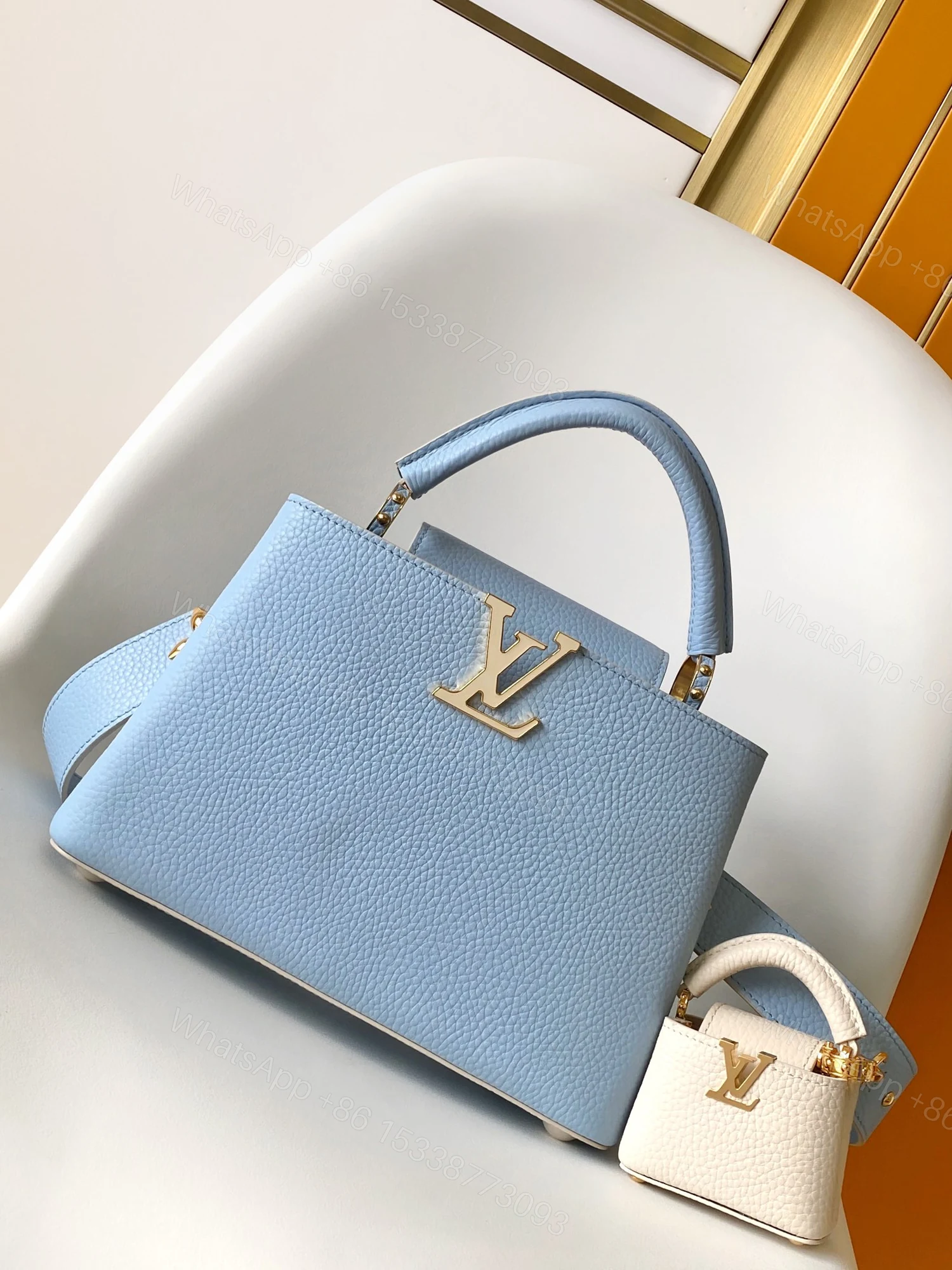 LV A貨M24575粉藍手提包搭配吊飾迷你包可愛實用兩用設計 — view 1