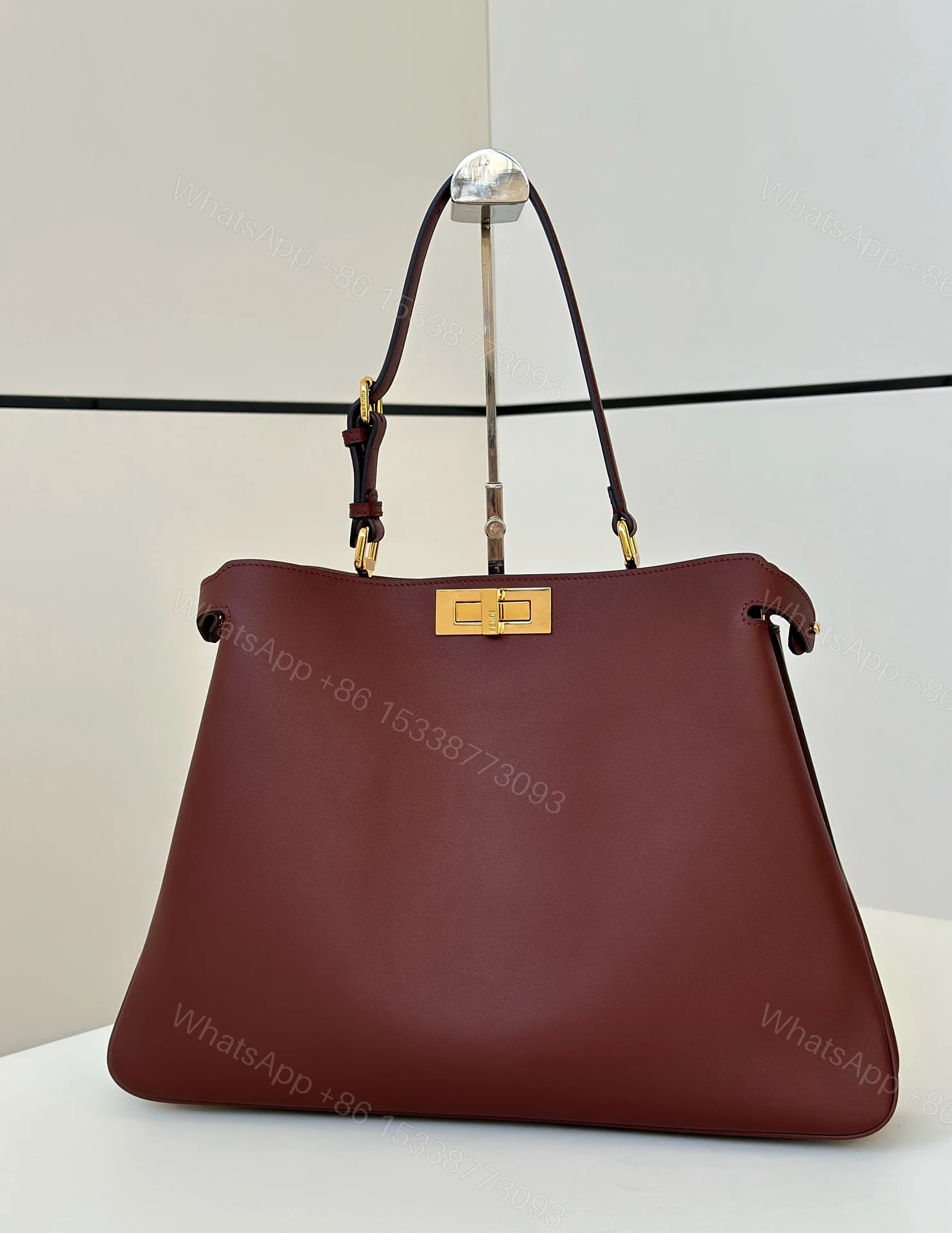 FENDI A貨 女款 Peekaboo 手提包 酒紅色 復古風格 高級感款 — view 1