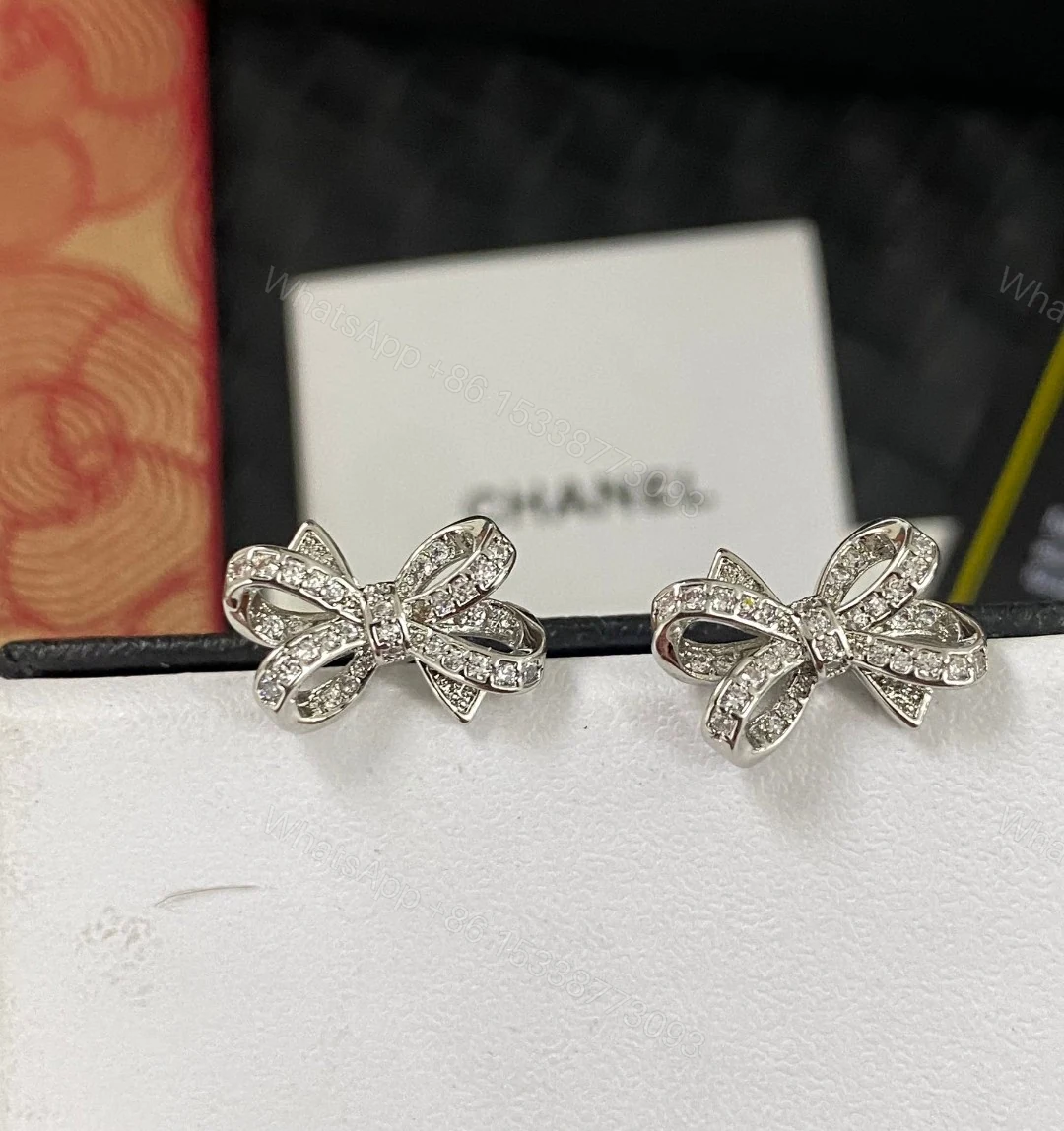 Chanel 高仿 女款黑白雙C耳環 經典撞色設計 — view 1