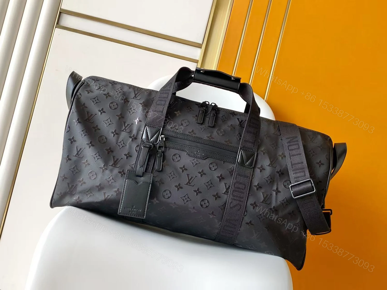 LV A貨 黑色Monogram旅行袋 大容量手提斜挎包 — view 1