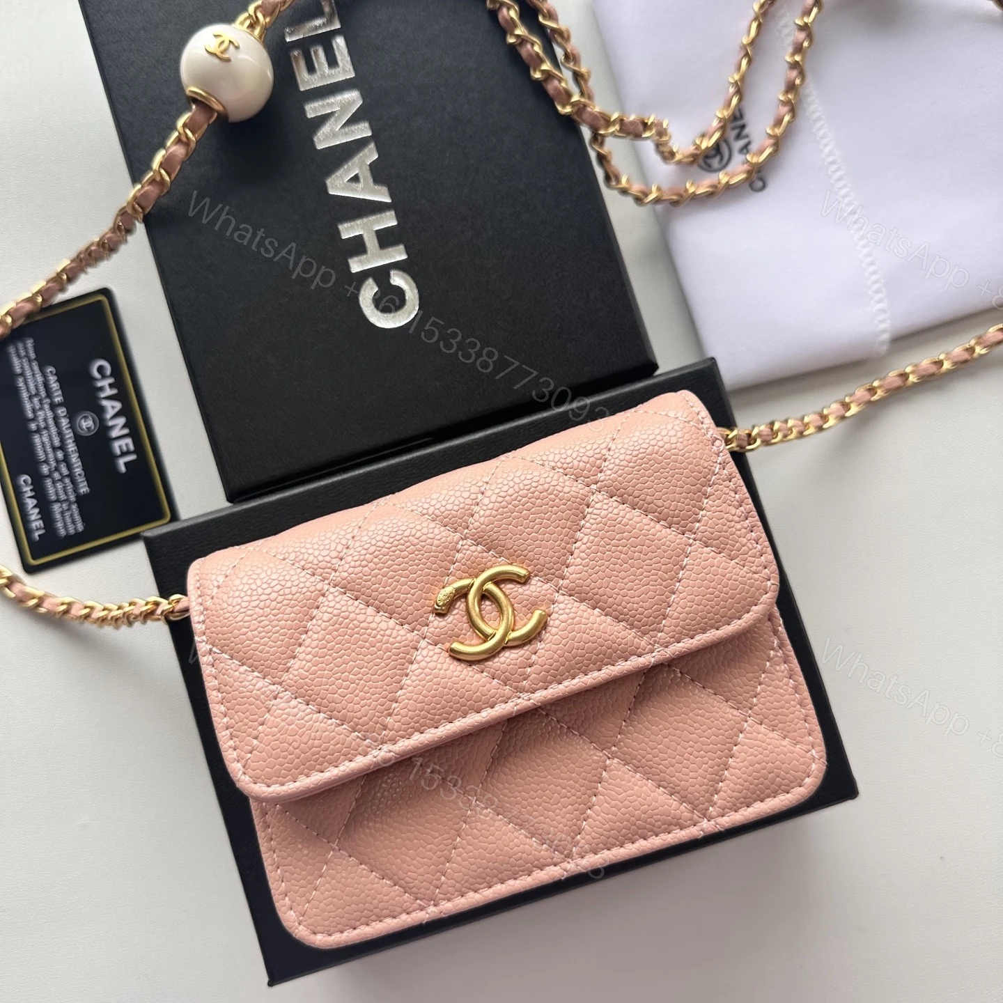 Chanel 高仿粉色口蓋包 荔枝皮菱格紋金扣小香風 — view 1