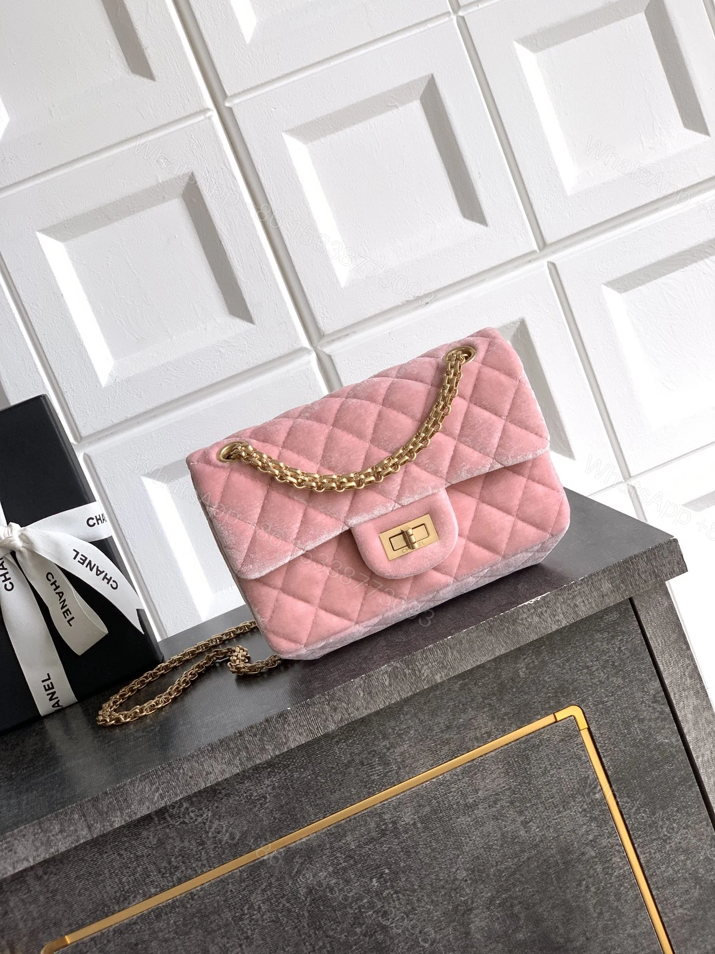 CHANEL 原單 粉色天鵝絨復古菱格鏈條包 甜美優雅款 — view 1