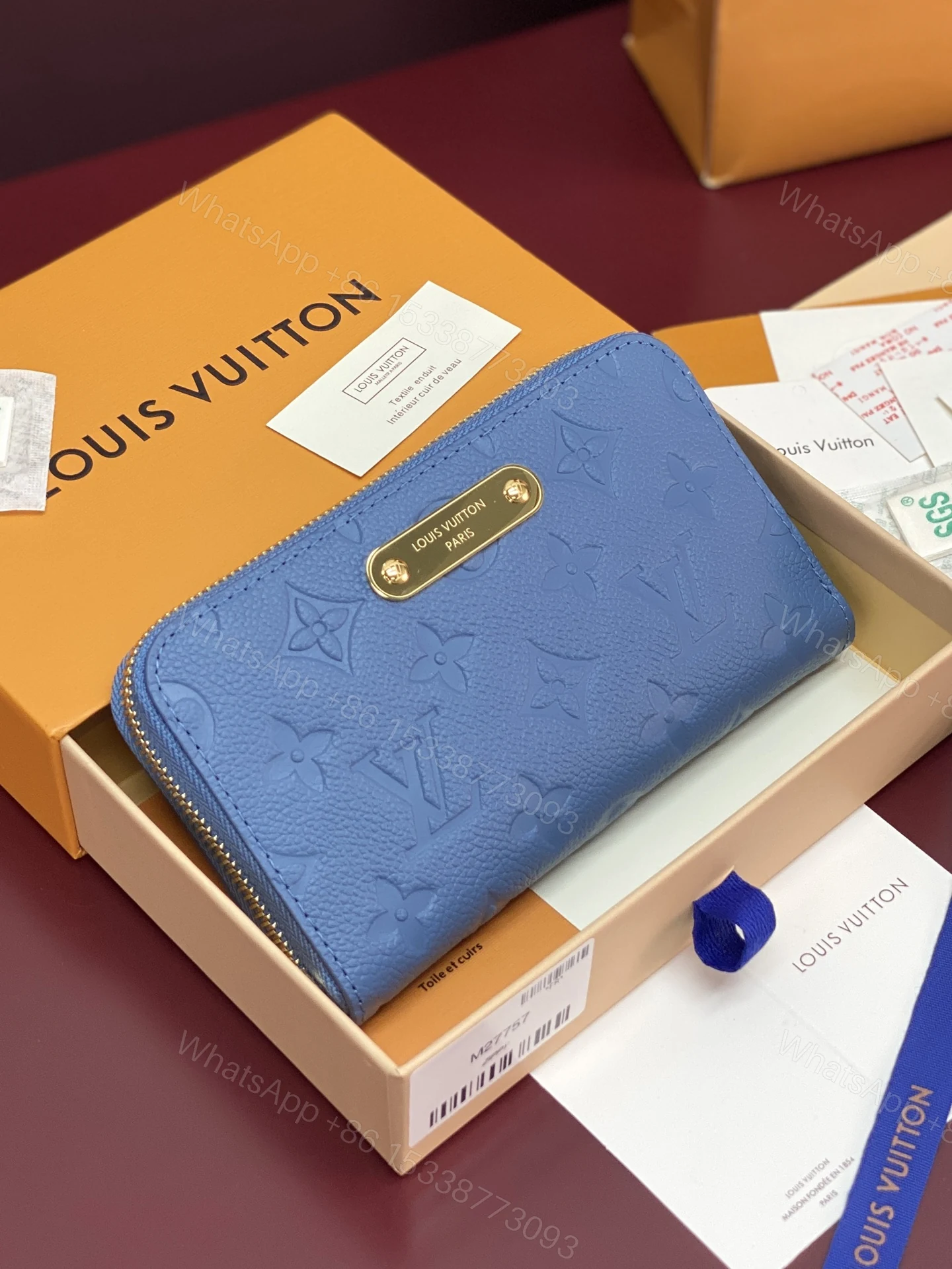 LV 原單 Empreinte 壓紋拉鍊長夾 湖水藍女士精品皮夾 — view 1
