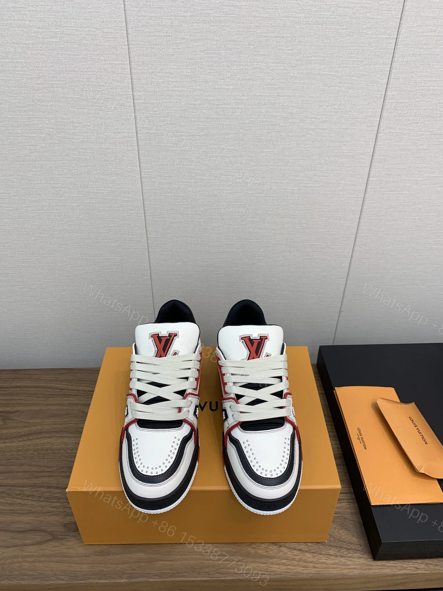 LV 高仿白色拼色運動鞋百搭街頭潮流風格款 — view 1