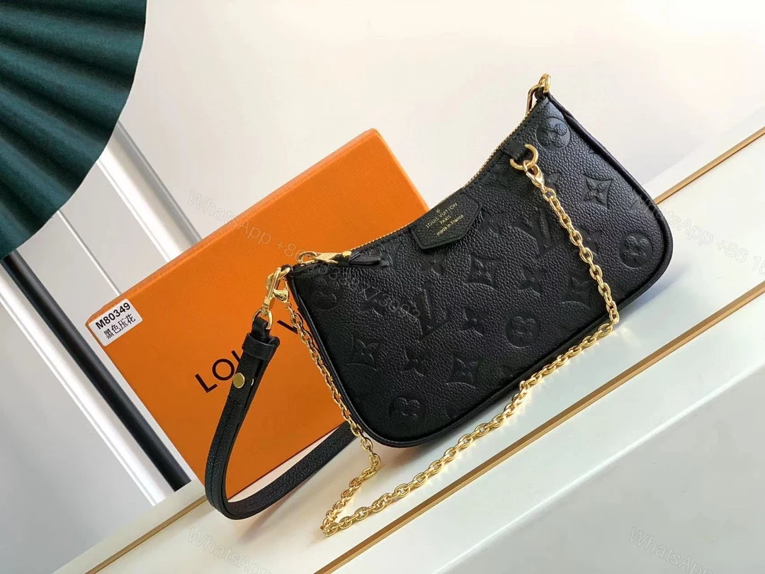 LV 高仿黑色壓花鏈條腋下包 經典百搭小巧設計 — view 1