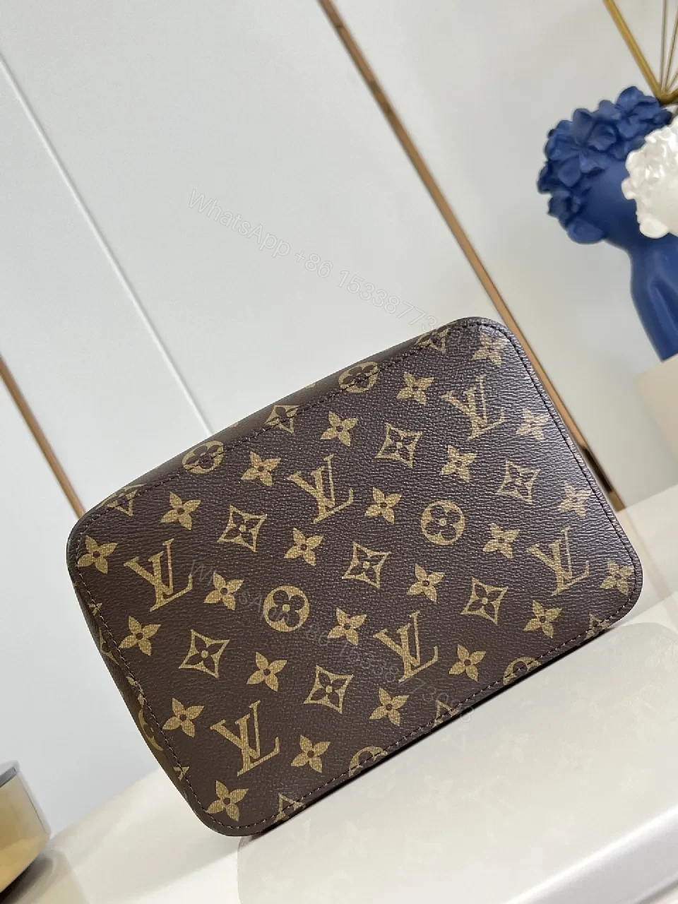 Compact Monogram Canvas Wallet: Luxury Bi-Fold, Card Holder — view 1