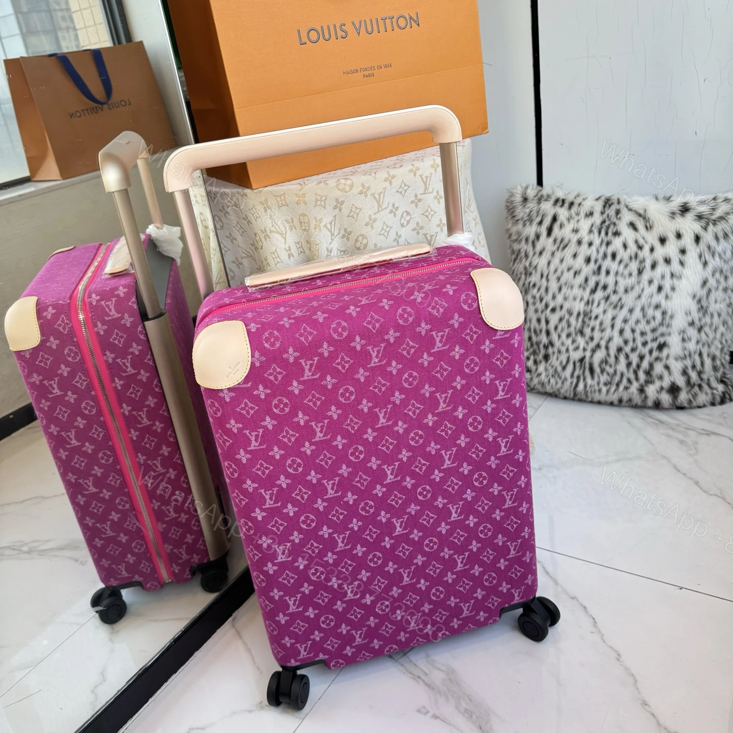 LV 高仿 Monogram Denim 粉色行李箱 拉桿旅行箱 — view 1