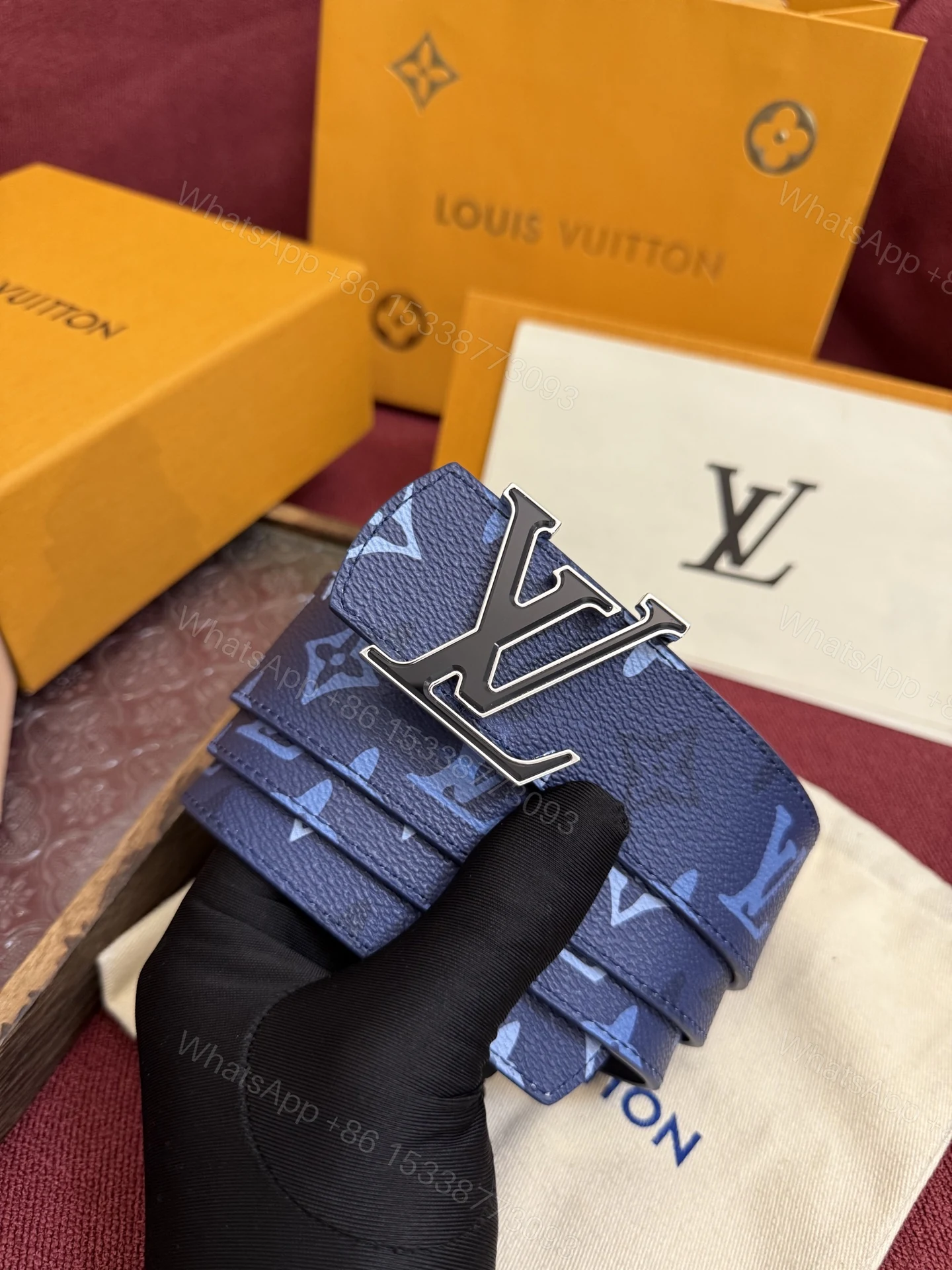 LV 原單 男款 藍色壓紋皮帶 金屬LV扣頭潮流款 — view 1