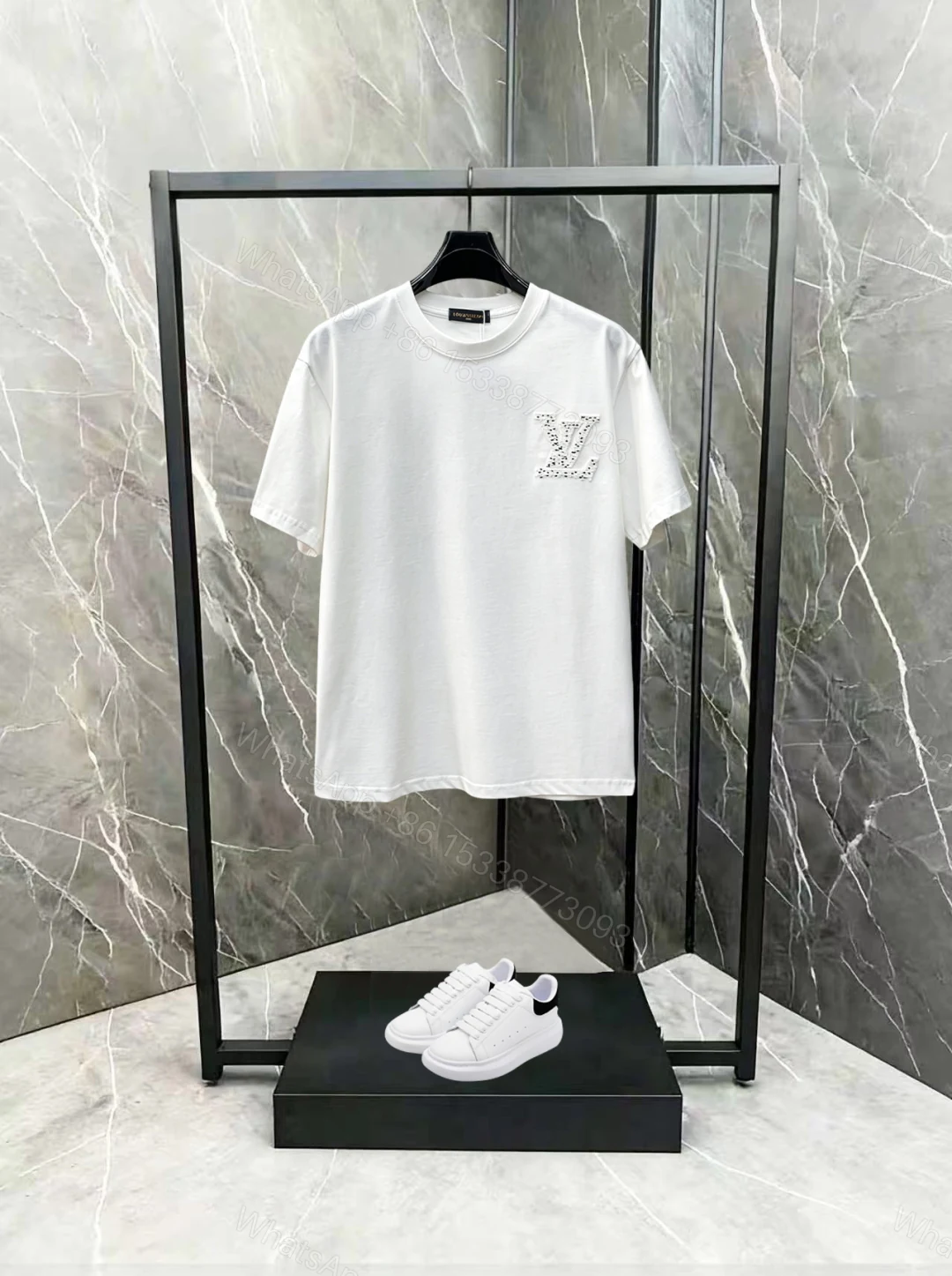 LV 高仿 男款 壓紋Logo短袖T恤 高級簡約風 — view 1