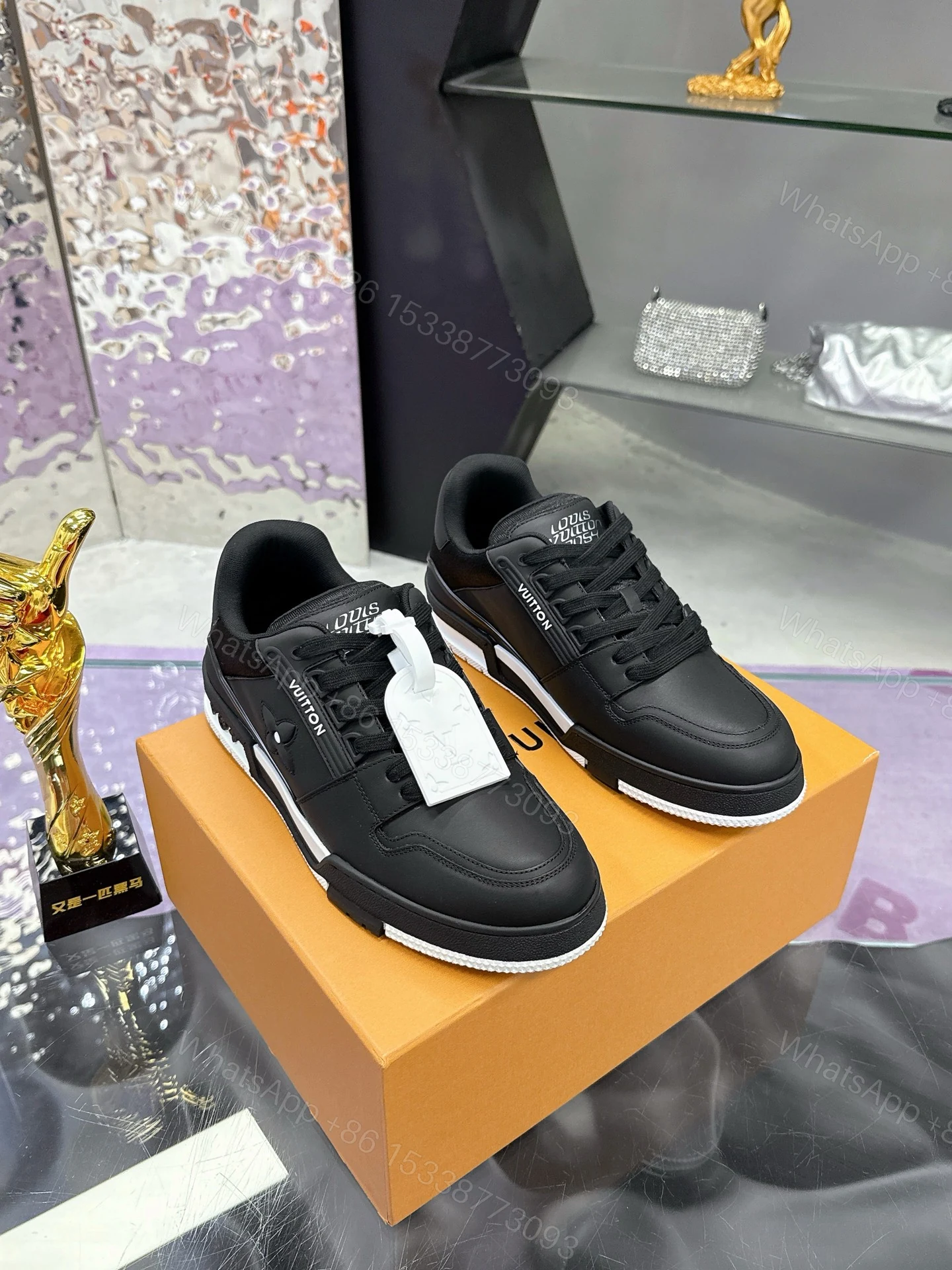 LV A貨仿製運動鞋 黑色低筒百搭款 — view 1