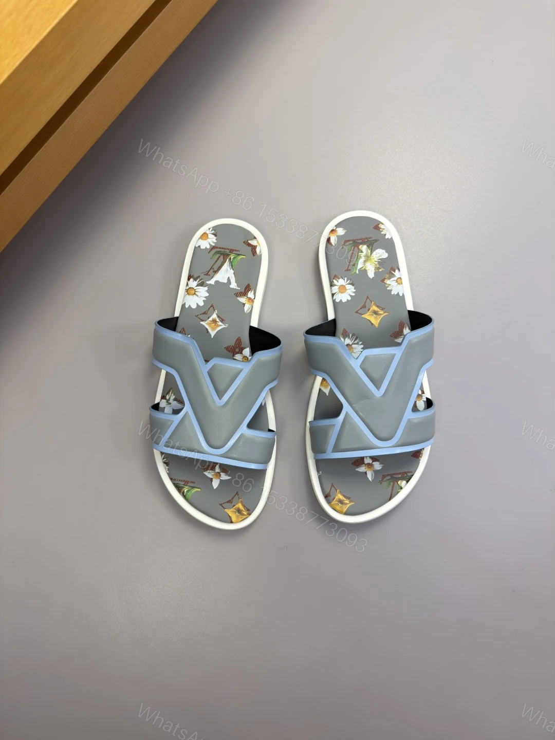 LV A貨男女款拖鞋灰藍拼接設計清爽百搭舒適款 — view 1