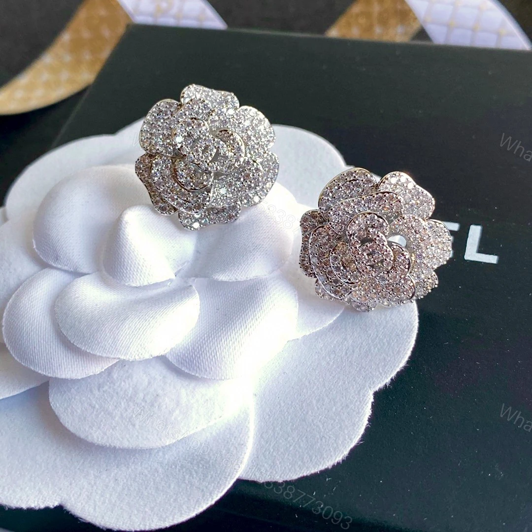 Chanel 高仿 女款立體花朵滿鑽耳環 高級感氣質款 — view 1