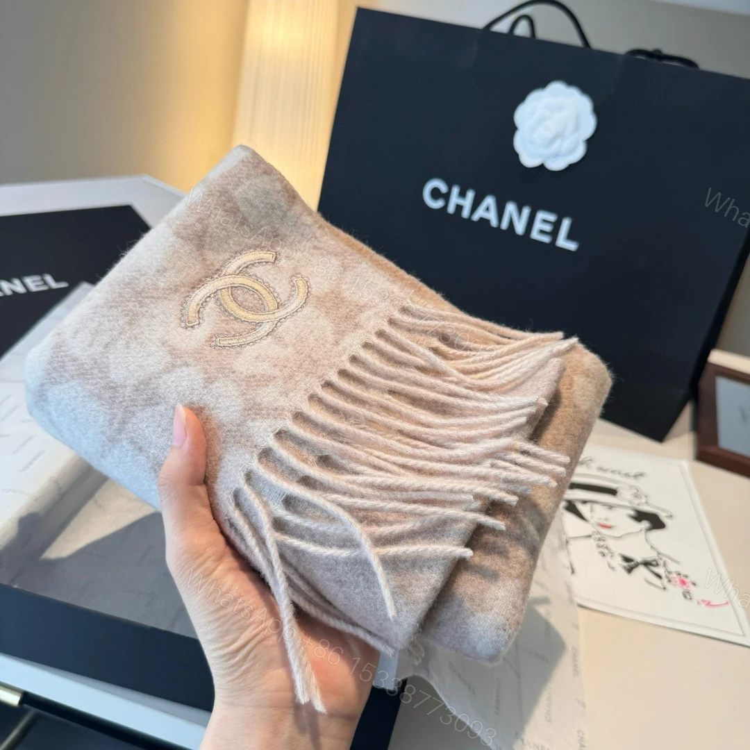 Chanel原單圍巾駝色花朵刺繡雙C冬季親膚羊毛流蘇款 — view 1