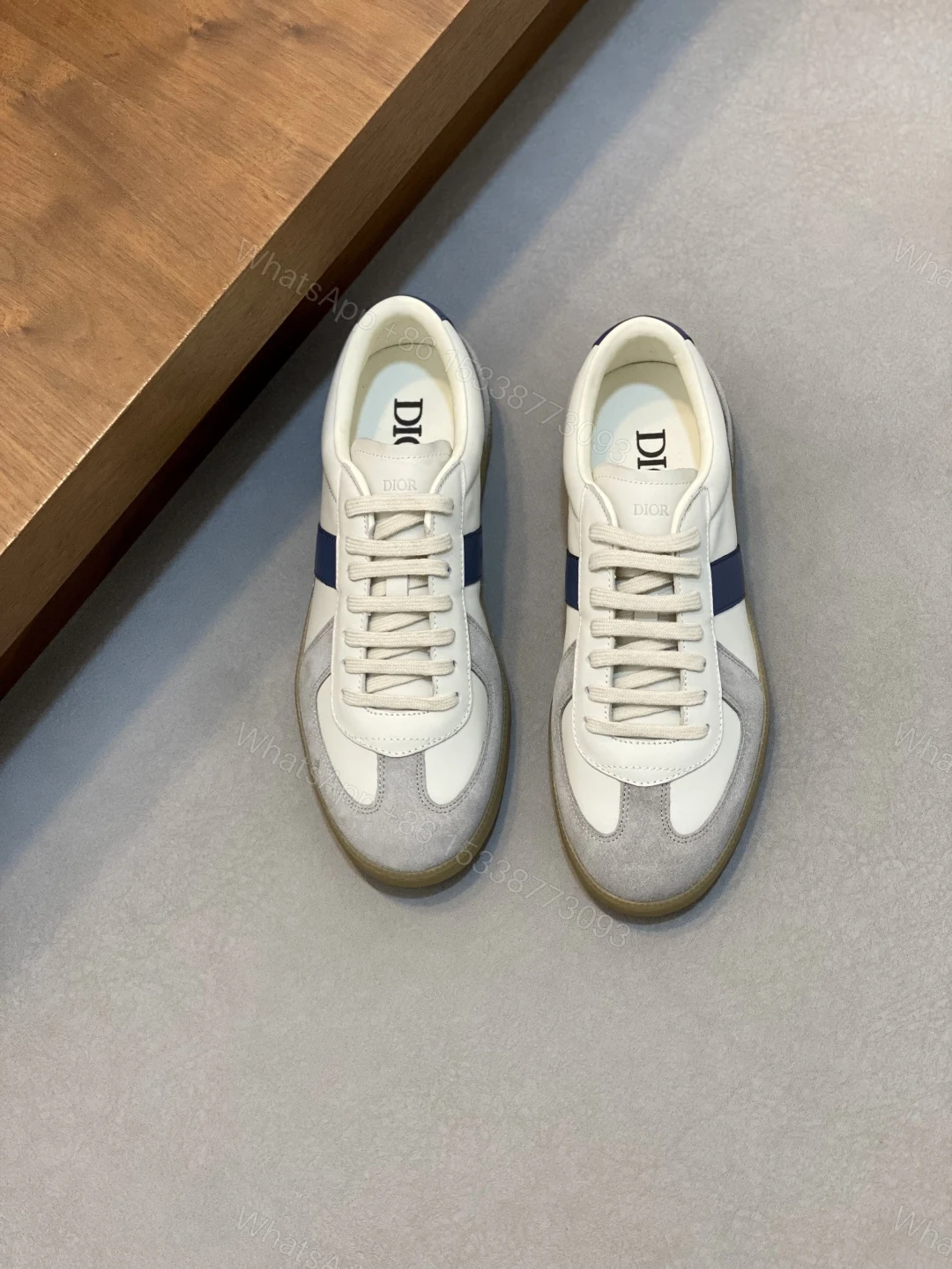 Dior 高仿 男士白灰藍拼接休閒鞋 經典耐看德訓鞋版型 — view 1