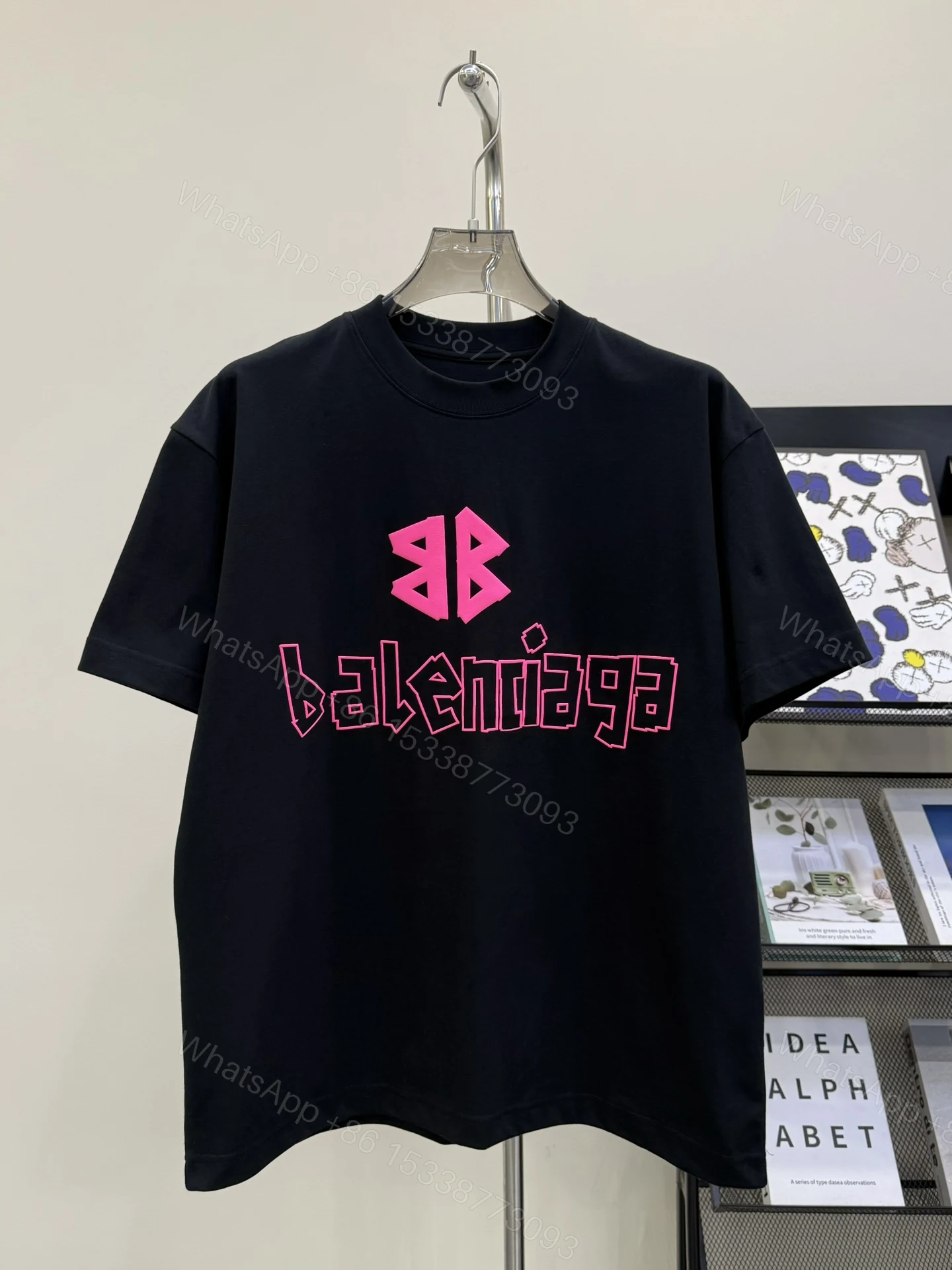 Balenciaga A貨短袖T恤男款 粉字母印花 黑底潮流街頭風 — view 1