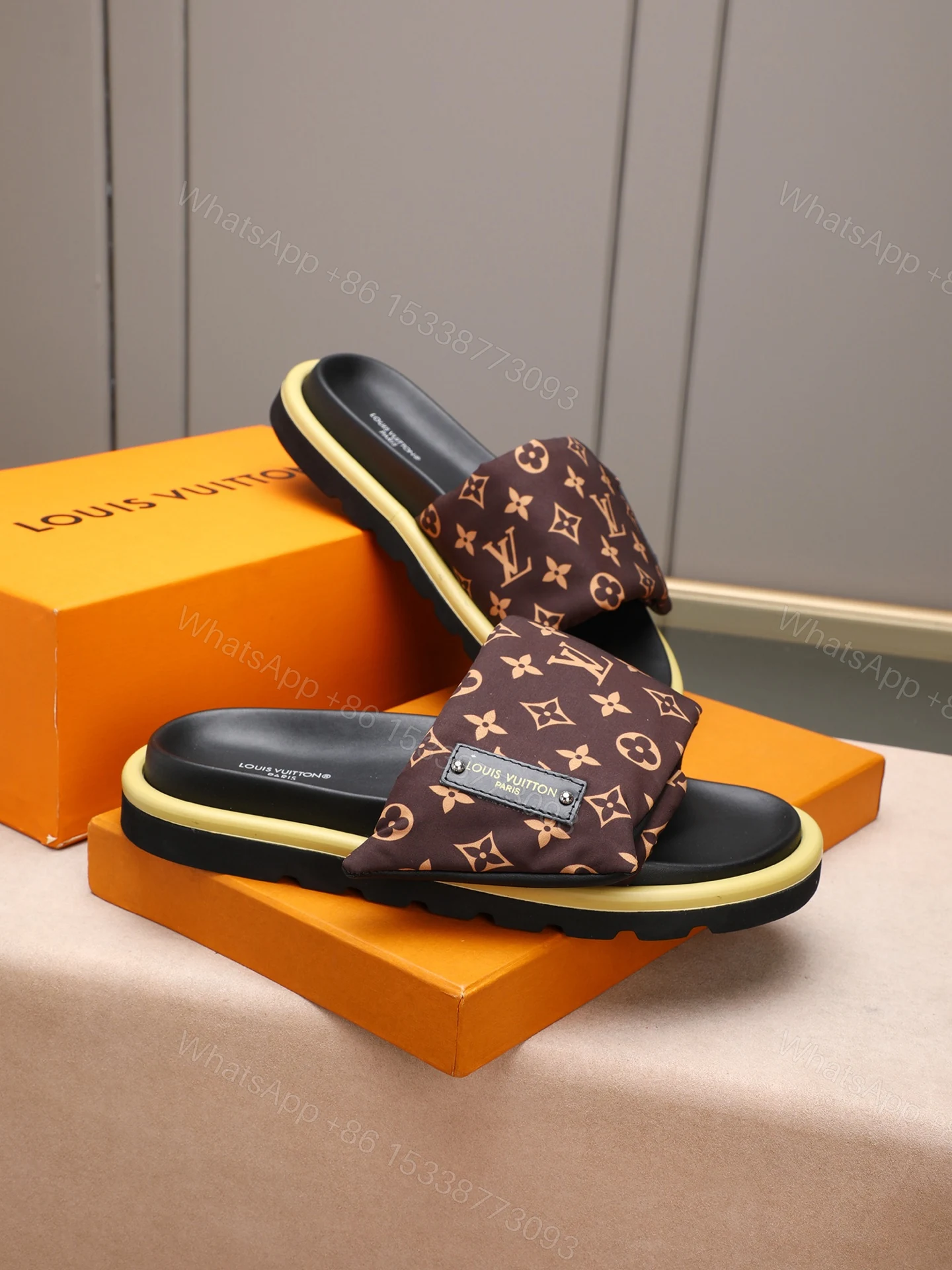 LV 一比一 Monogram 經典棕色單帶拖鞋 輕奢休閒款 — view 1