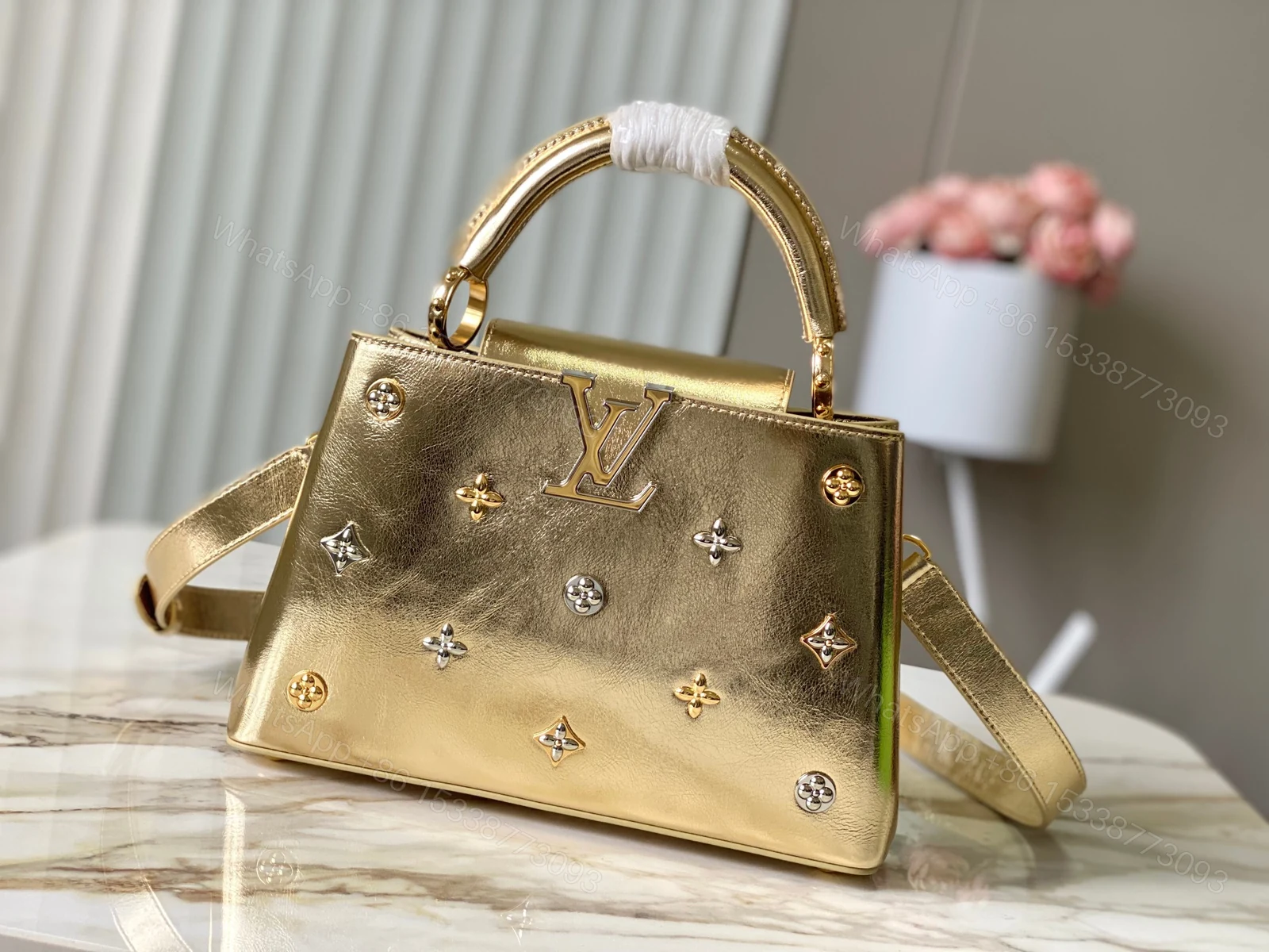 LV A貨 女款 Capucines 手提包 金色金屬款 大容量設計 氣質時尚款 — view 1