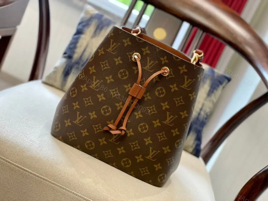 LOUIS VUITTON — view 1