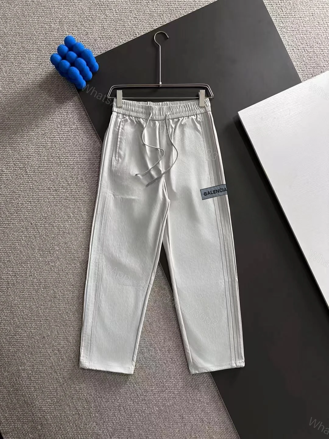 Balenciaga 高仿白色直筒運動褲 素面極簡LOGO設計 — view 1