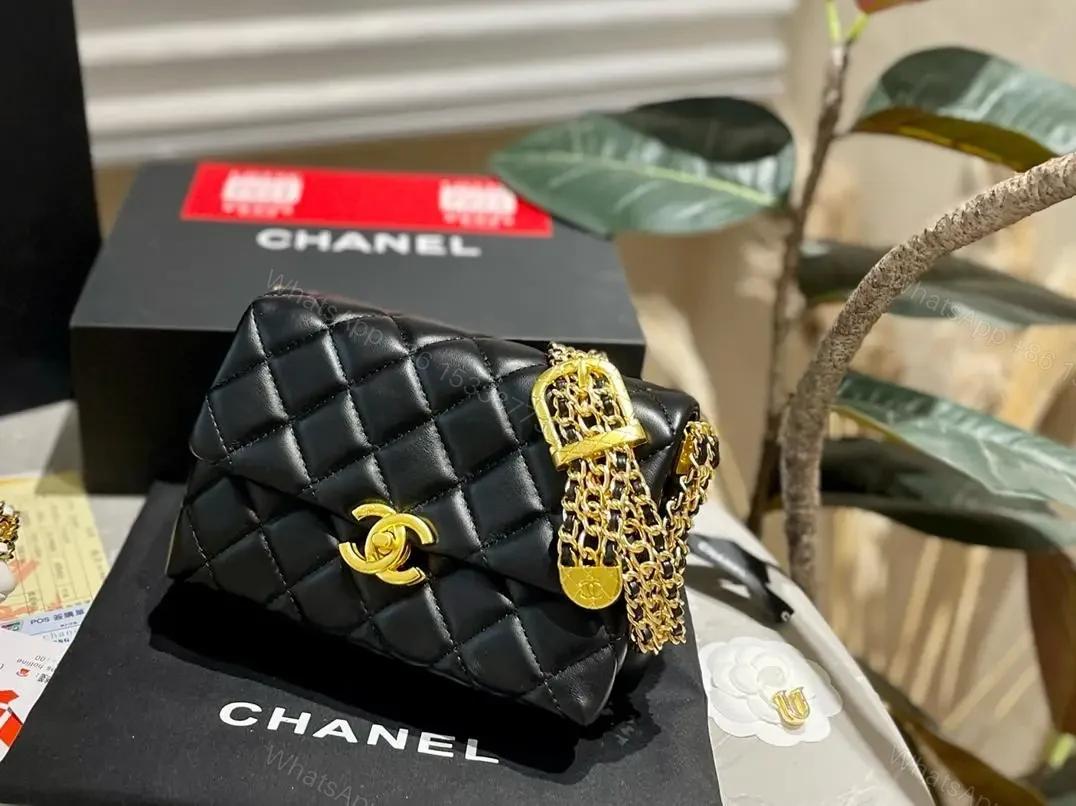 CHANEL — view 1