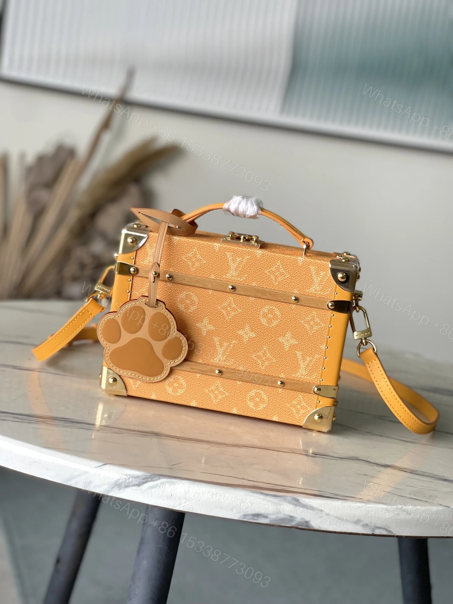 LV 精品仿製PETIT MALLE箱型包 M12458 橘色限量款萌趣吊飾 — view 1